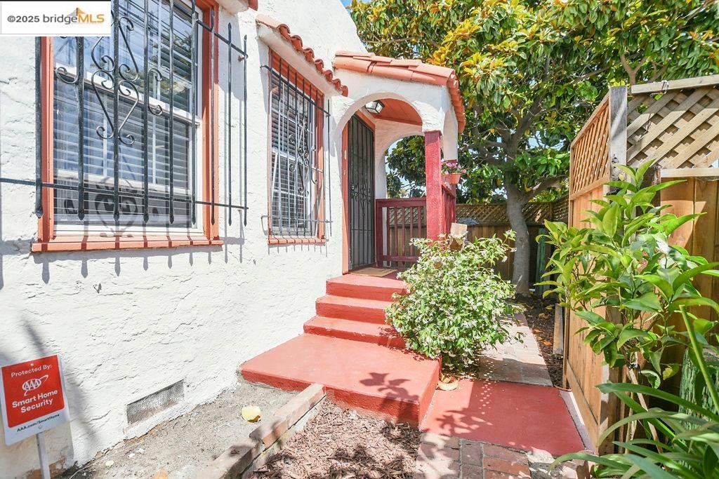 Detail Gallery Image 3 of 30 For 589 5th St, Richmond,  CA 94801 - 2 Beds | 1 Baths