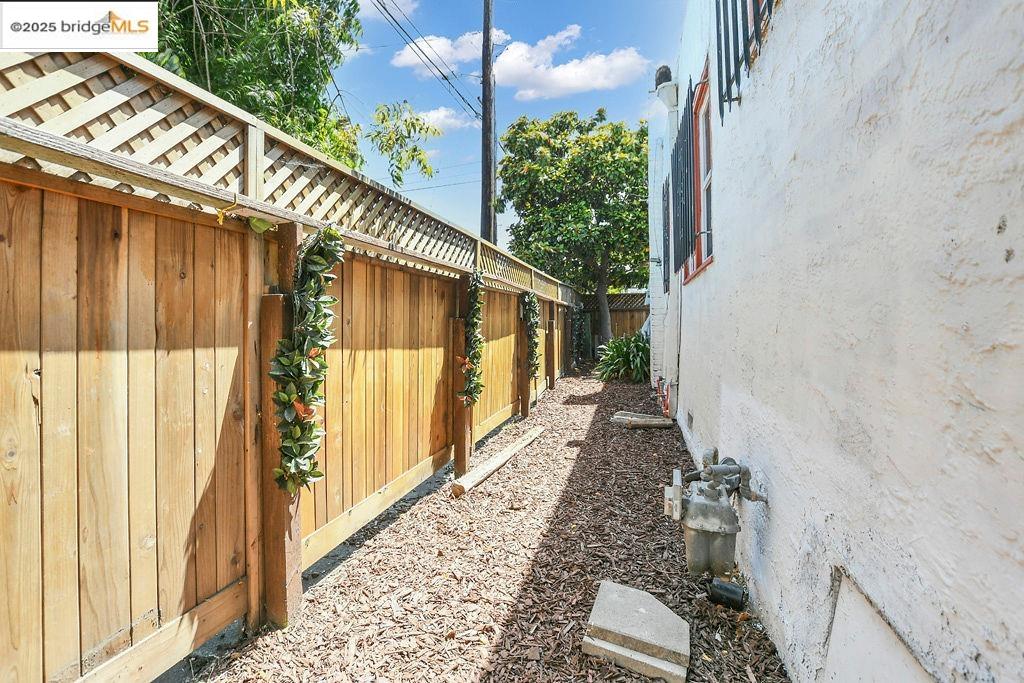 Detail Gallery Image 25 of 30 For 589 5th St, Richmond,  CA 94801 - 2 Beds | 1 Baths