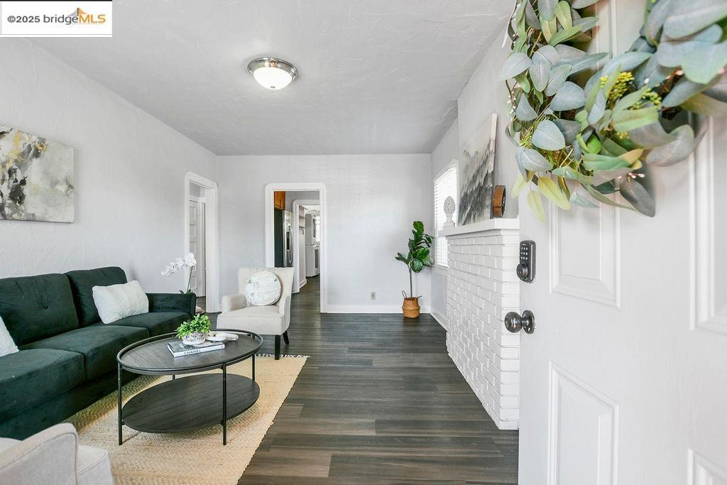 Detail Gallery Image 4 of 30 For 589 5th St, Richmond,  CA 94801 - 2 Beds | 1 Baths