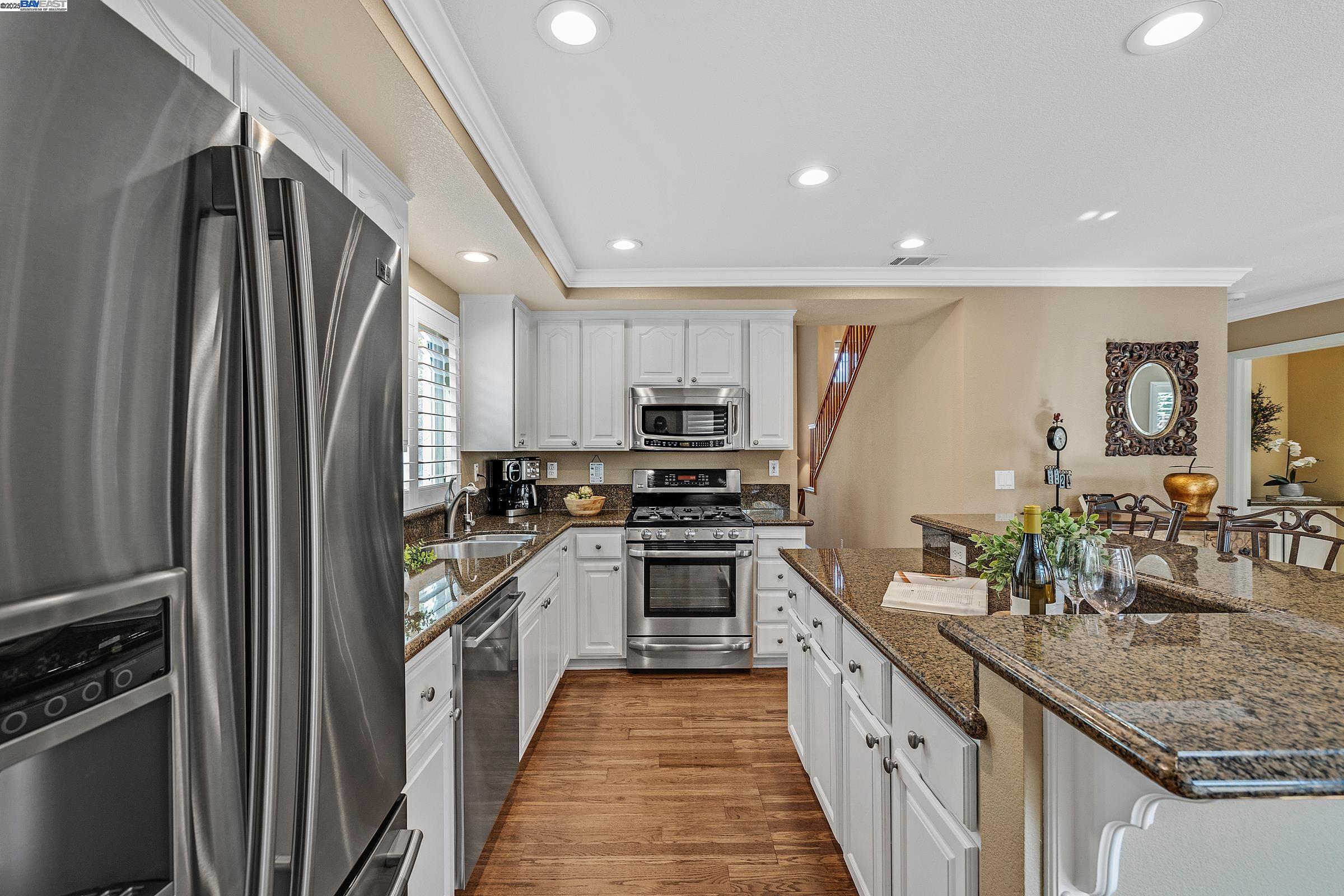 Detail Gallery Image 13 of 59 For 8026 Canyon Creek Cir, Pleasanton,  CA 94588 - 4 Beds | 2/1 Baths