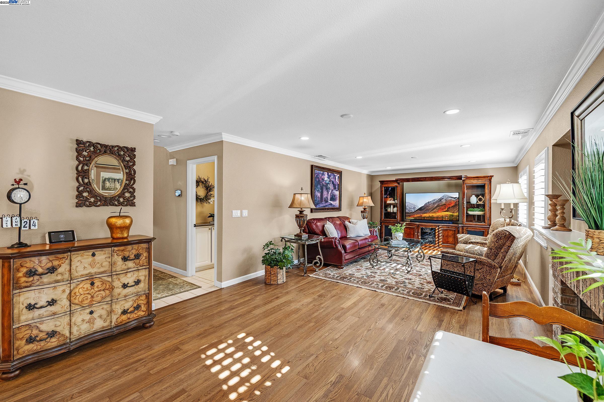 Detail Gallery Image 17 of 59 For 8026 Canyon Creek Cir, Pleasanton,  CA 94588 - 4 Beds | 2/1 Baths