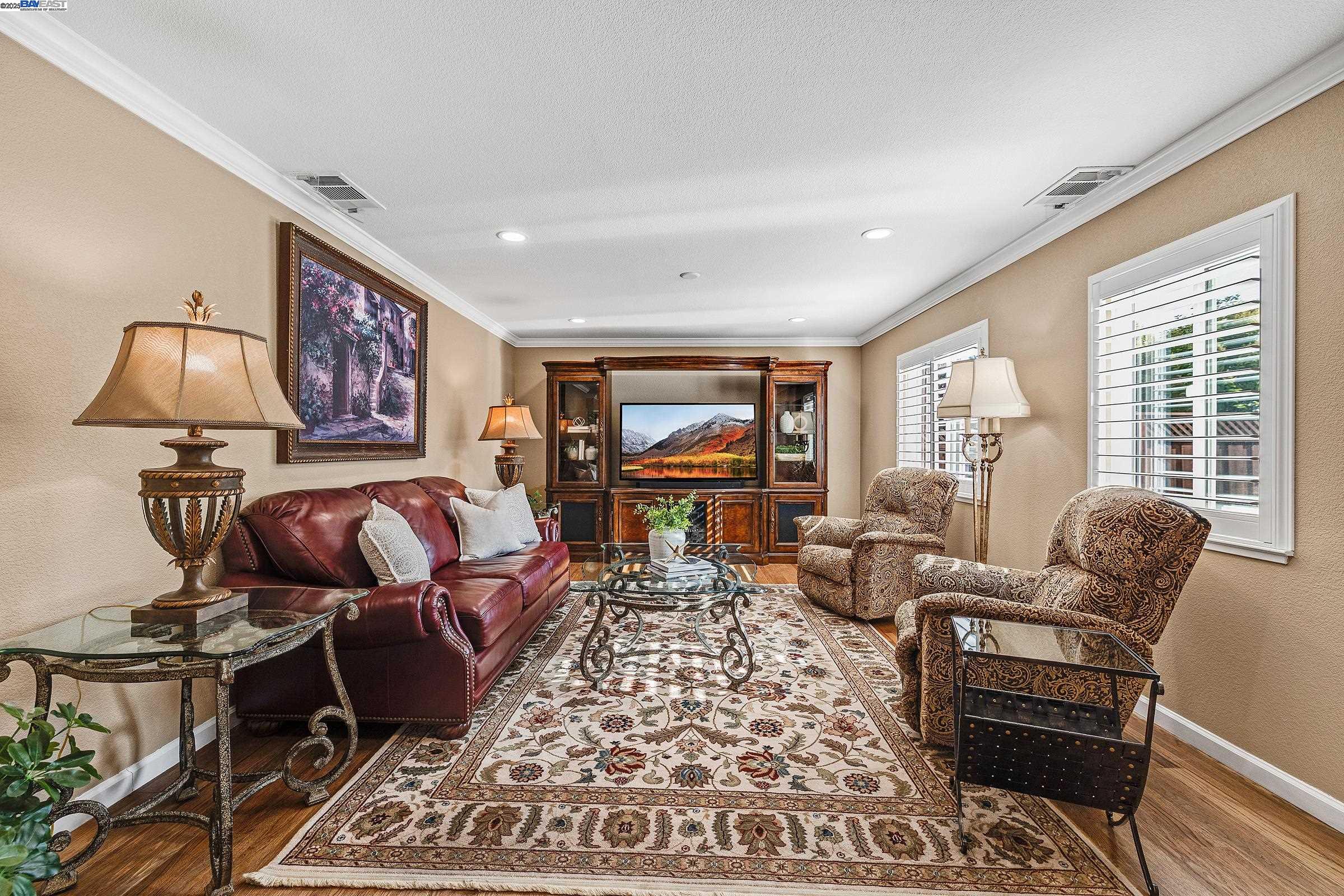 Detail Gallery Image 19 of 59 For 8026 Canyon Creek Cir, Pleasanton,  CA 94588 - 4 Beds | 2/1 Baths