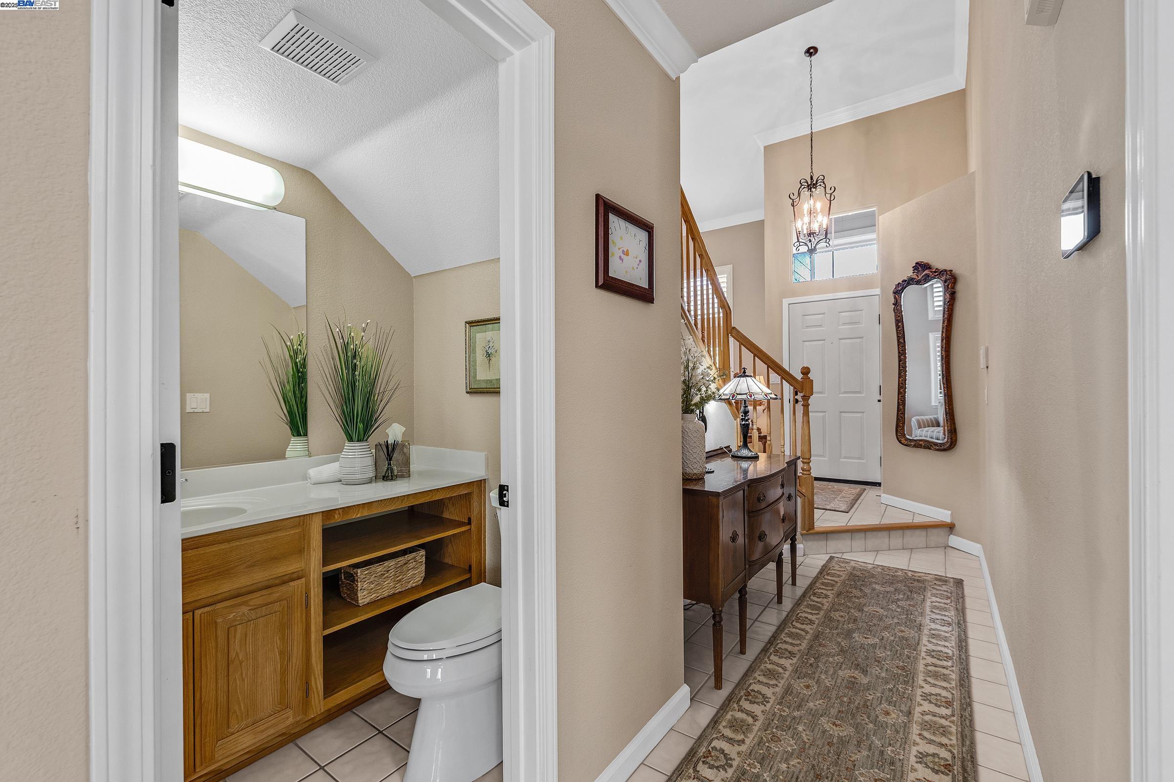 Detail Gallery Image 22 of 59 For 8026 Canyon Creek Cir, Pleasanton,  CA 94588 - 4 Beds | 2/1 Baths