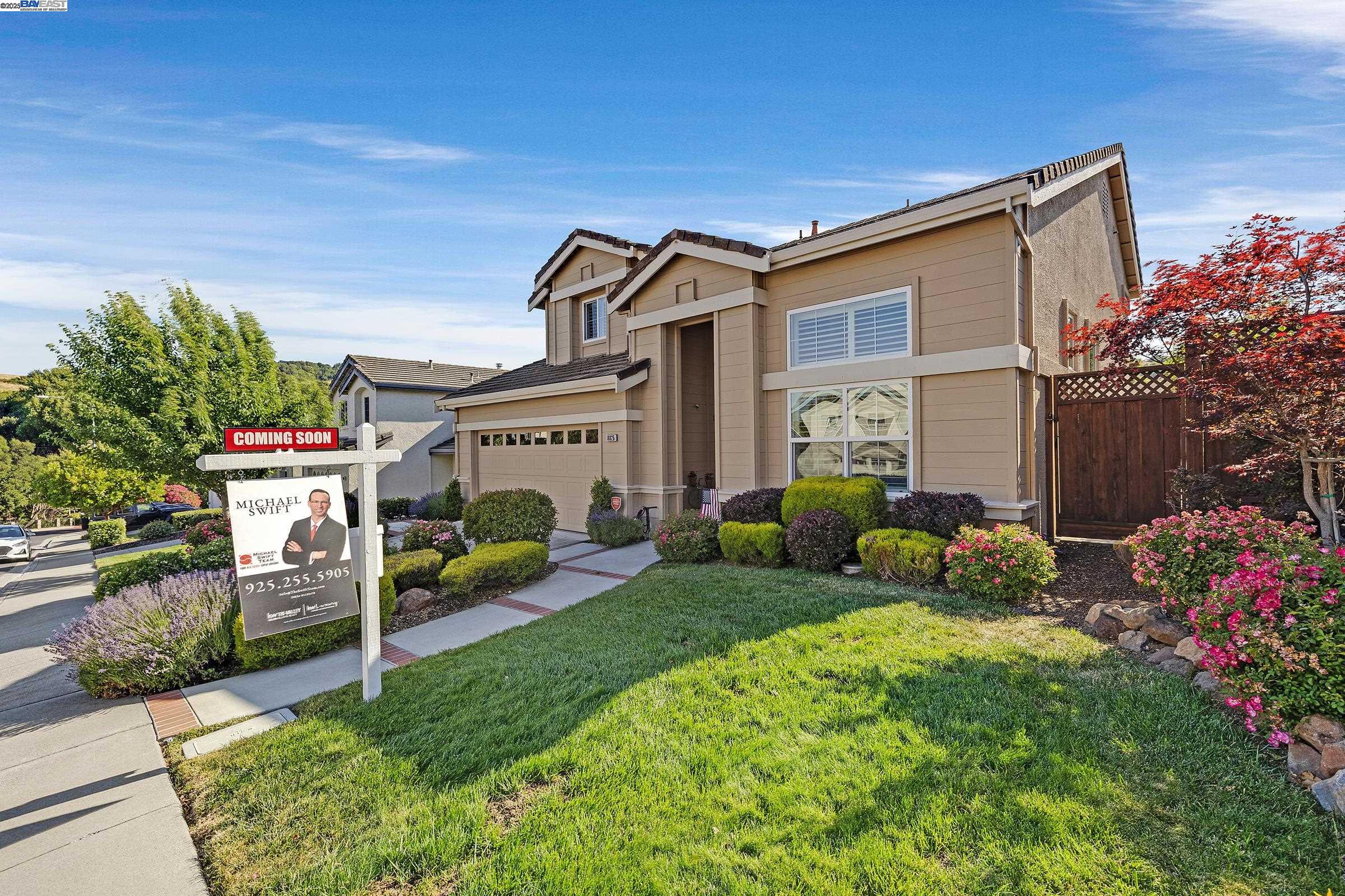 Detail Gallery Image 4 of 59 For 8026 Canyon Creek Cir, Pleasanton,  CA 94588 - 4 Beds | 2/1 Baths