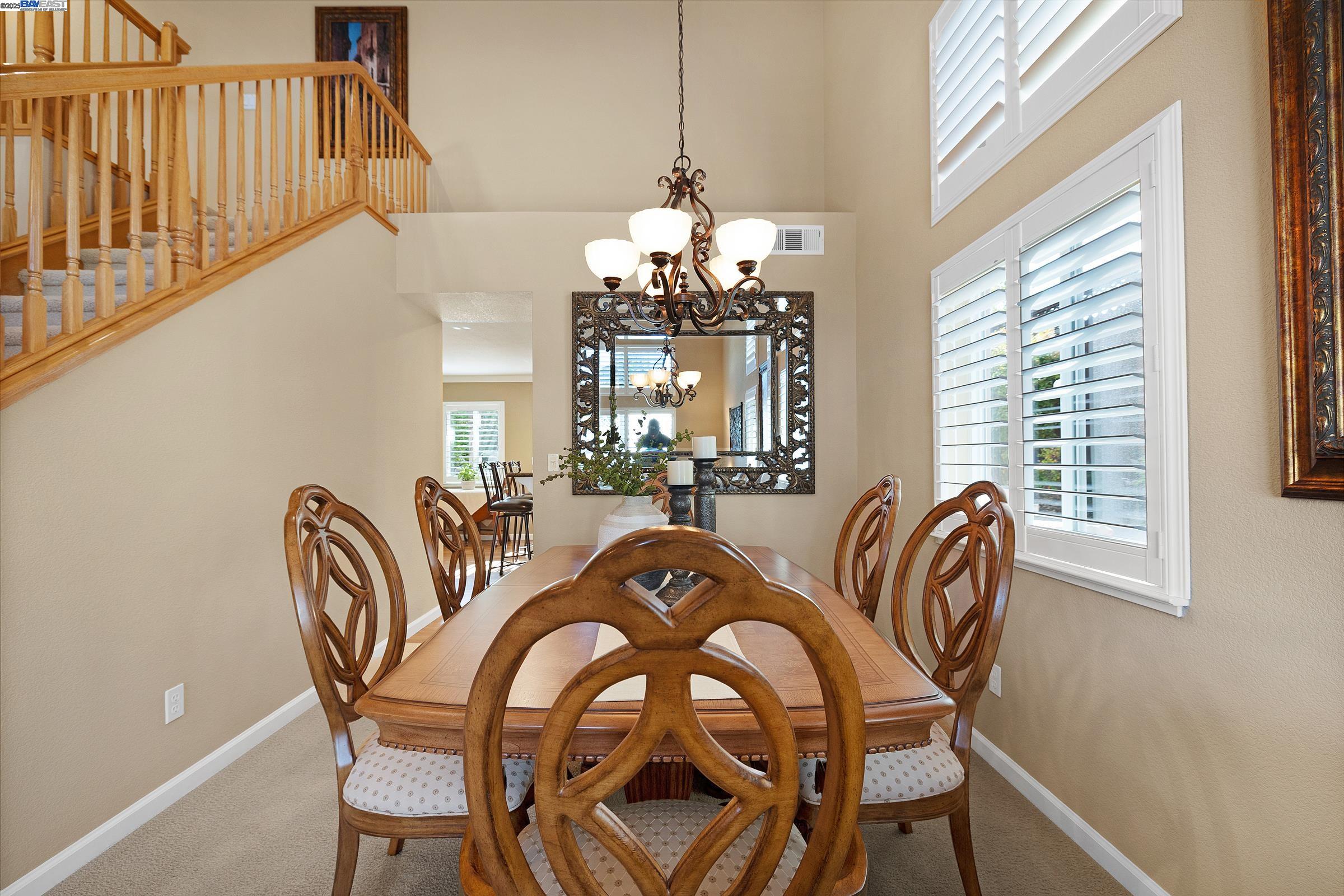 Detail Gallery Image 9 of 59 For 8026 Canyon Creek Cir, Pleasanton,  CA 94588 - 4 Beds | 2/1 Baths