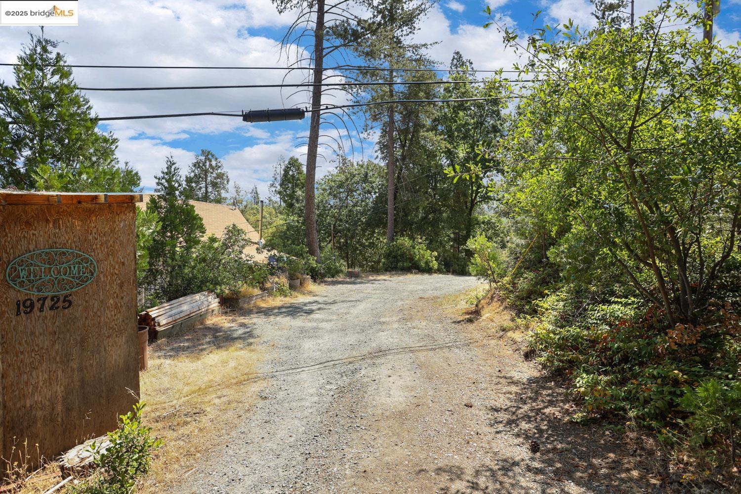 Detail Gallery Image 4 of 58 For 19725 Old Highway 120, Groveland,  CA 95321 - 4 Beds | 2 Baths
