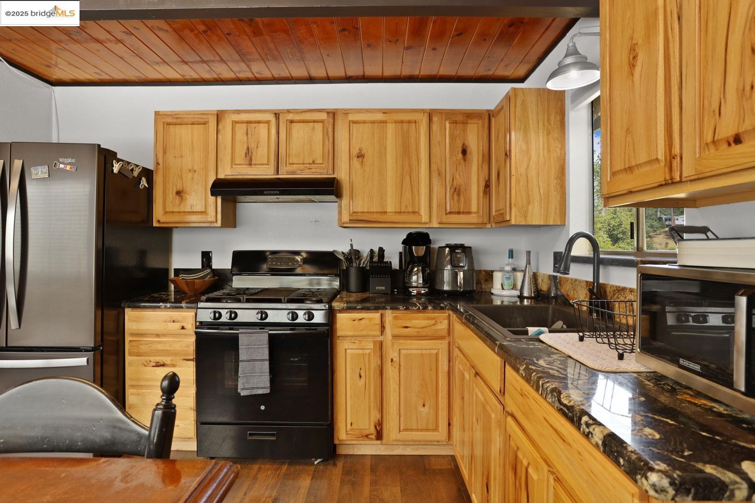 Detail Gallery Image 32 of 58 For 19725 Old Highway 120, Groveland,  CA 95321 - 4 Beds | 2 Baths