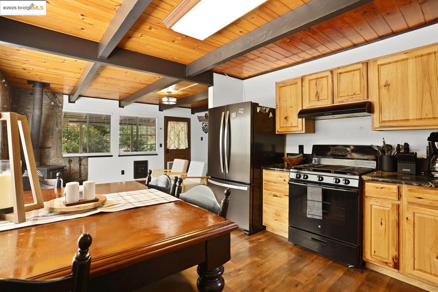 Detail Gallery Image 33 of 58 For 19725 Old Highway 120, Groveland,  CA 95321 - 4 Beds | 2 Baths