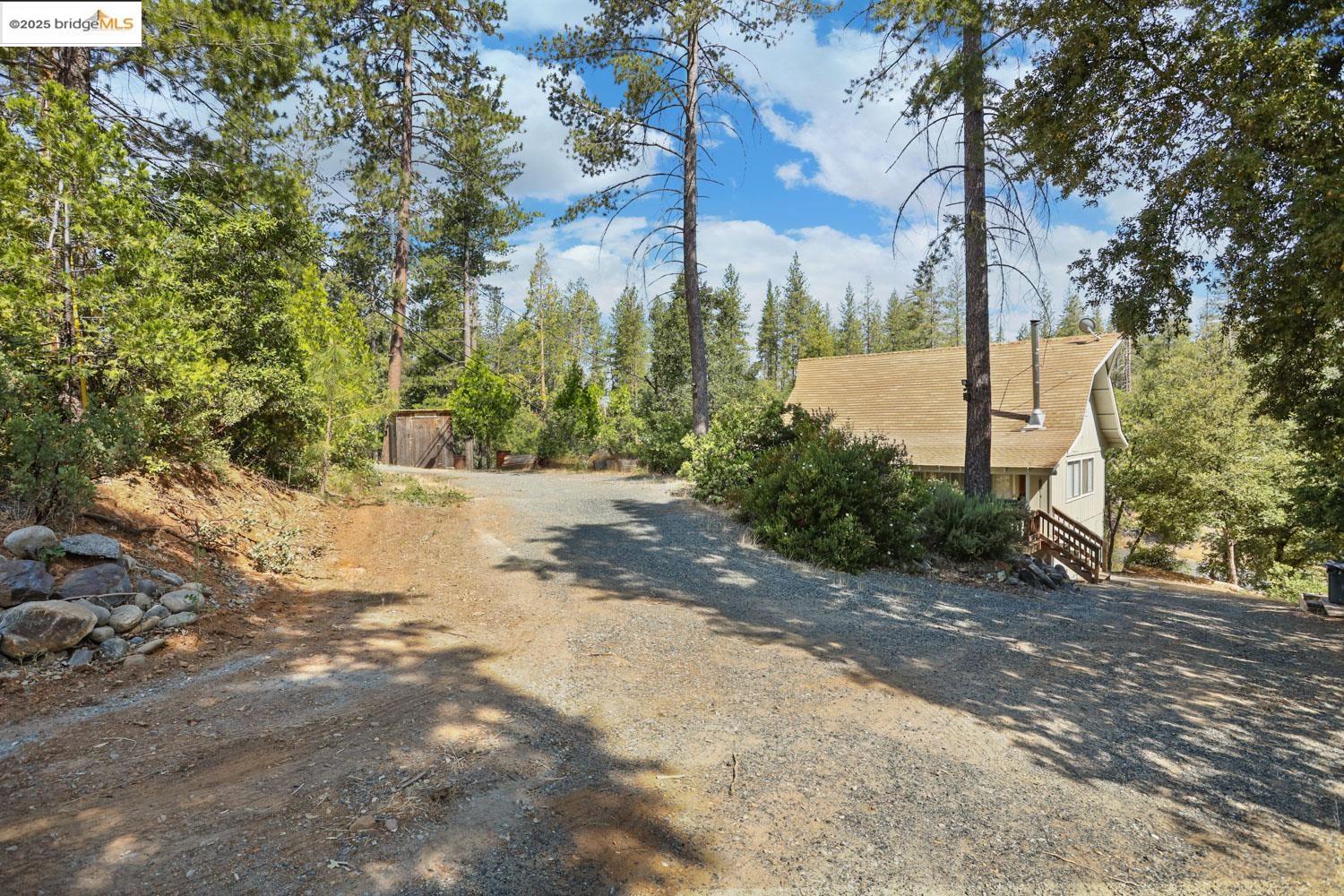 Detail Gallery Image 6 of 58 For 19725 Old Highway 120, Groveland,  CA 95321 - 4 Beds | 2 Baths