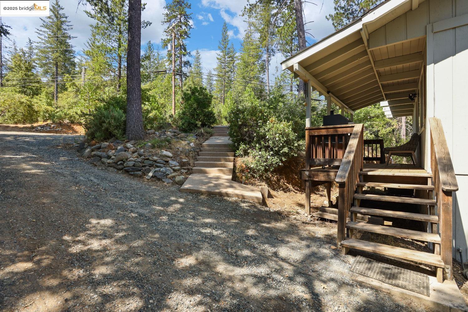 Detail Gallery Image 9 of 58 For 19725 Old Highway 120, Groveland,  CA 95321 - 4 Beds | 2 Baths