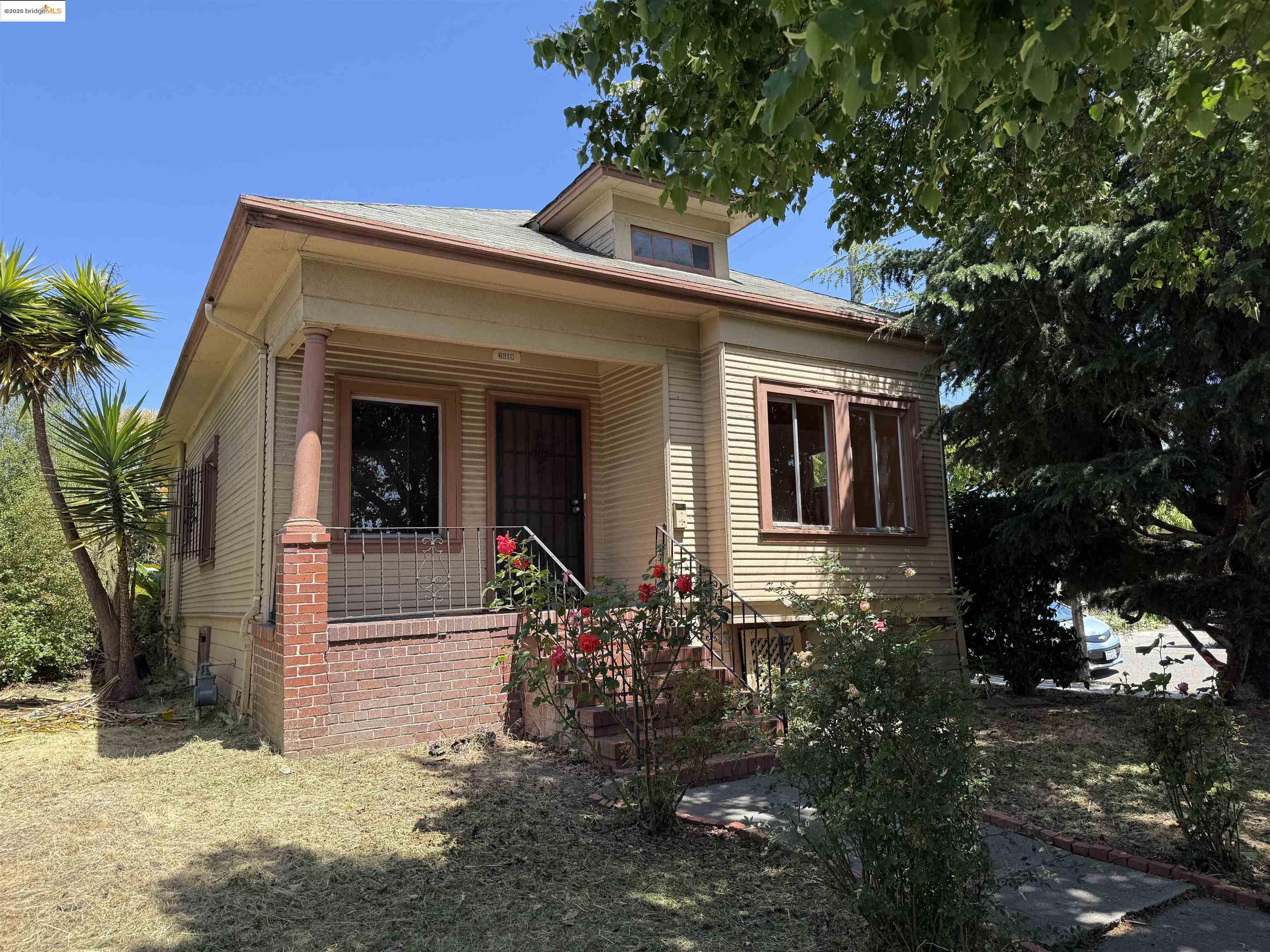 Detail Gallery Image 1 of 1 For 2619 Mathews St, Berkeley,  CA 94702 - 2 Beds | 1 Baths