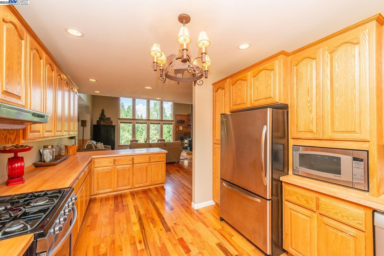 Detail Gallery Image 17 of 50 For 100&50 Eleanore Ln, Trinity Center,  CA 96091 - 4 Beds | 3/2 Baths
