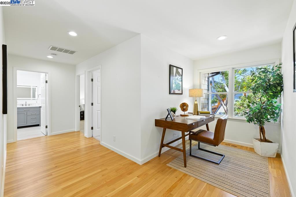 Detail Gallery Image 11 of 20 For 357 Centre Ct, Alameda,  CA 94502 - 3 Beds | 2/1 Baths