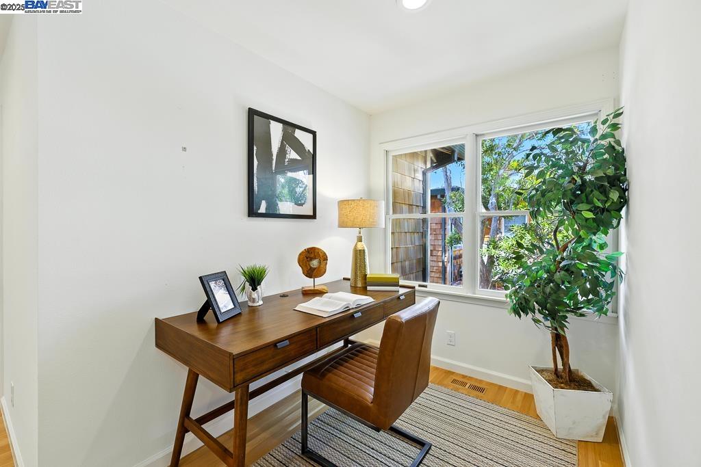 Detail Gallery Image 12 of 20 For 357 Centre Ct, Alameda,  CA 94502 - 3 Beds | 2/1 Baths