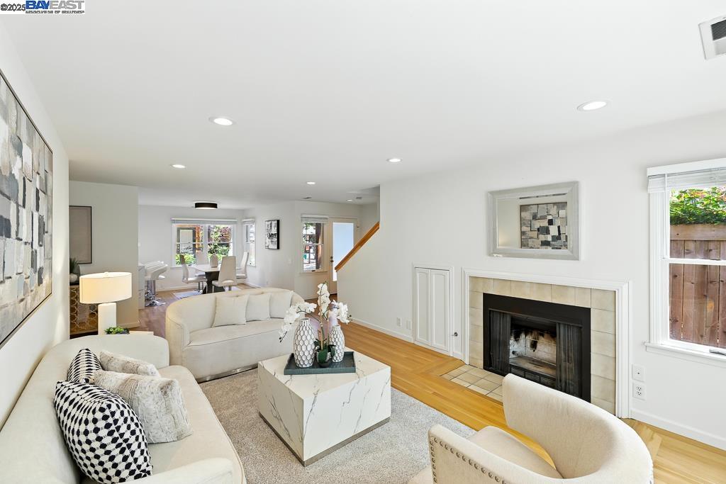 Detail Gallery Image 4 of 20 For 357 Centre Ct, Alameda,  CA 94502 - 3 Beds | 2/1 Baths