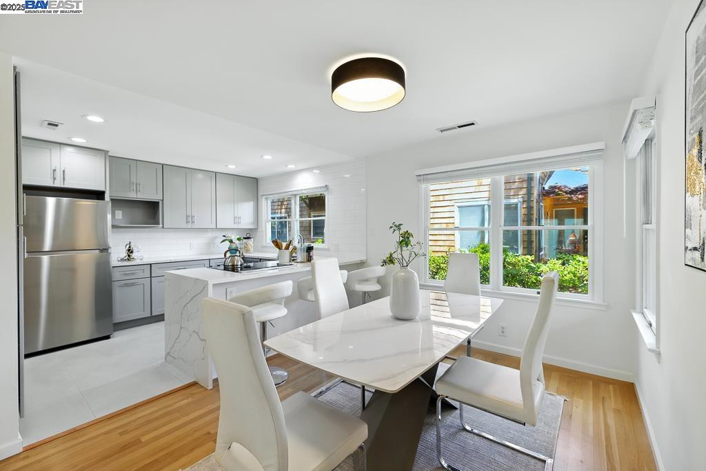Detail Gallery Image 5 of 20 For 357 Centre Ct, Alameda,  CA 94502 - 3 Beds | 2/1 Baths