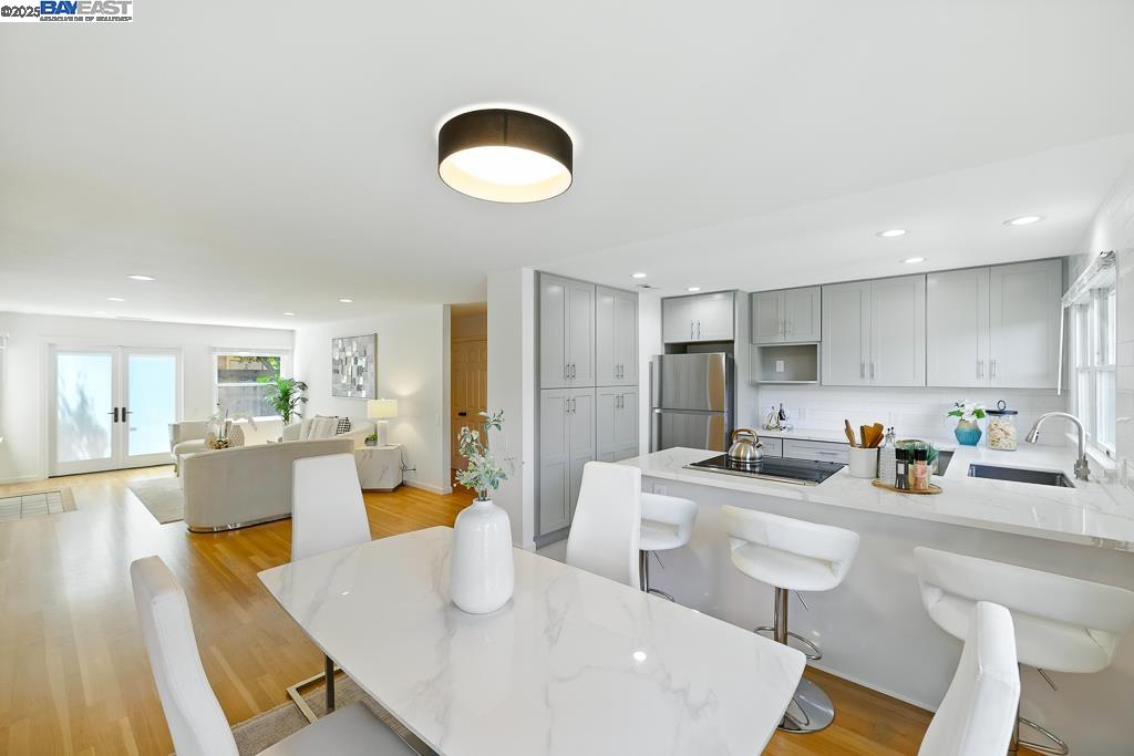 Detail Gallery Image 6 of 20 For 357 Centre Ct, Alameda,  CA 94502 - 3 Beds | 2/1 Baths