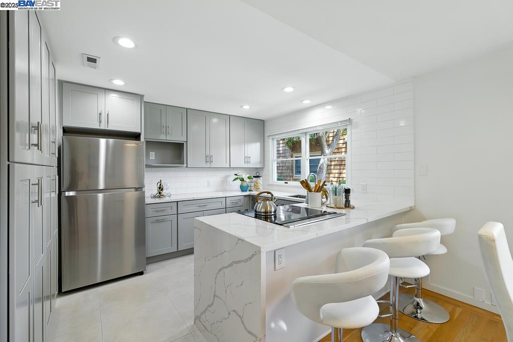 Detail Gallery Image 7 of 20 For 357 Centre Ct, Alameda,  CA 94502 - 3 Beds | 2/1 Baths