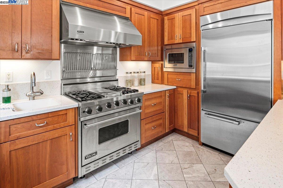 Detail Gallery Image 11 of 53 For 23110 Canyon Terrace Dr, Castro Valley,  CA 94552 - 3 Beds | 2/1 Baths