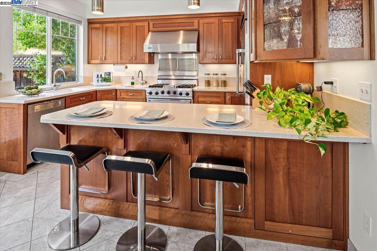 Detail Gallery Image 13 of 53 For 23110 Canyon Terrace Dr, Castro Valley,  CA 94552 - 3 Beds | 2/1 Baths