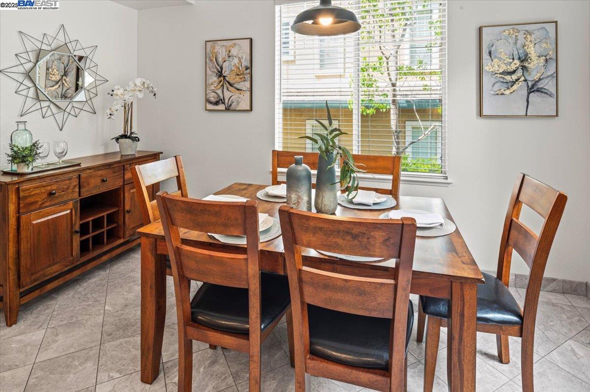 Detail Gallery Image 15 of 53 For 23110 Canyon Terrace Dr, Castro Valley,  CA 94552 - 3 Beds | 2/1 Baths