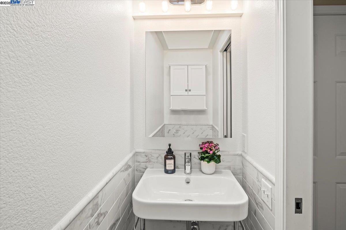 Detail Gallery Image 23 of 53 For 23110 Canyon Terrace Dr, Castro Valley,  CA 94552 - 3 Beds | 2/1 Baths