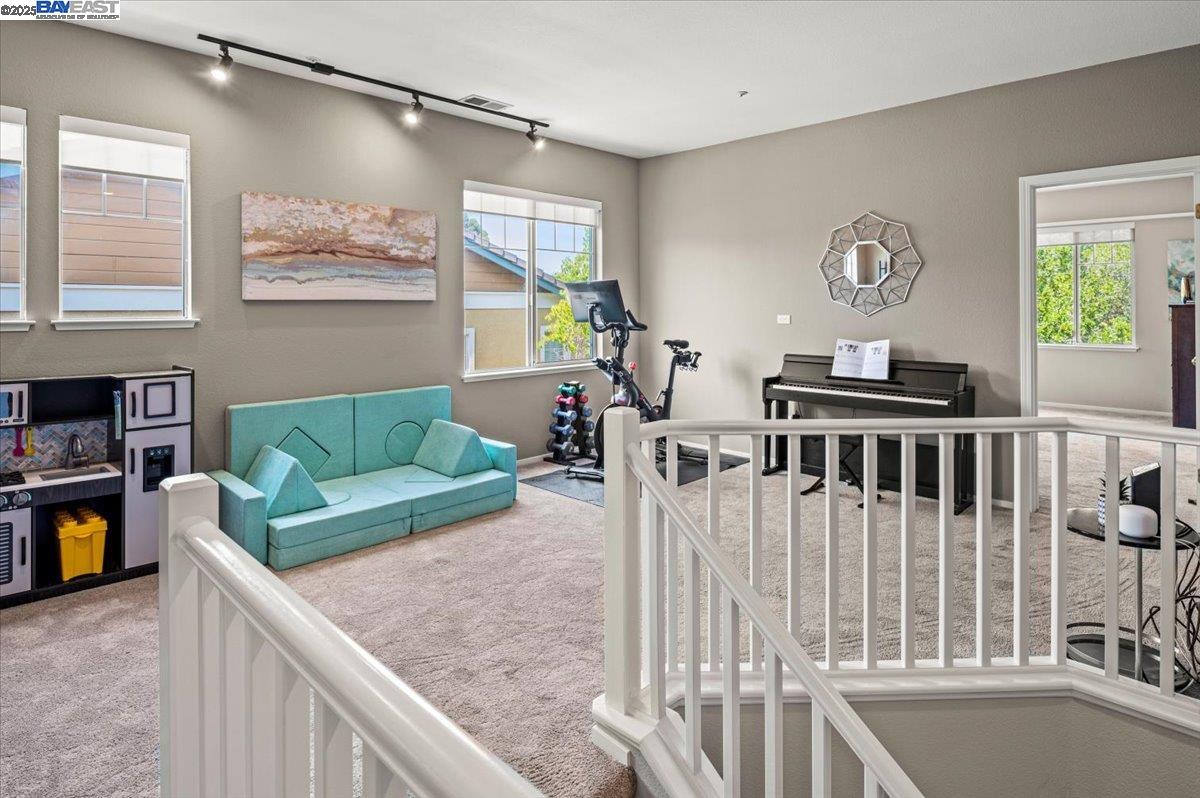Detail Gallery Image 24 of 53 For 23110 Canyon Terrace Dr, Castro Valley,  CA 94552 - 3 Beds | 2/1 Baths