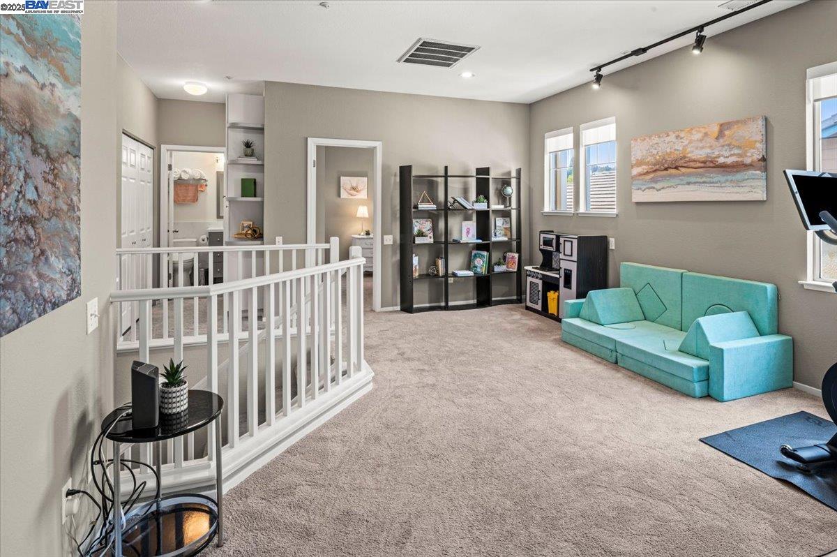 Detail Gallery Image 25 of 53 For 23110 Canyon Terrace Dr, Castro Valley,  CA 94552 - 3 Beds | 2/1 Baths