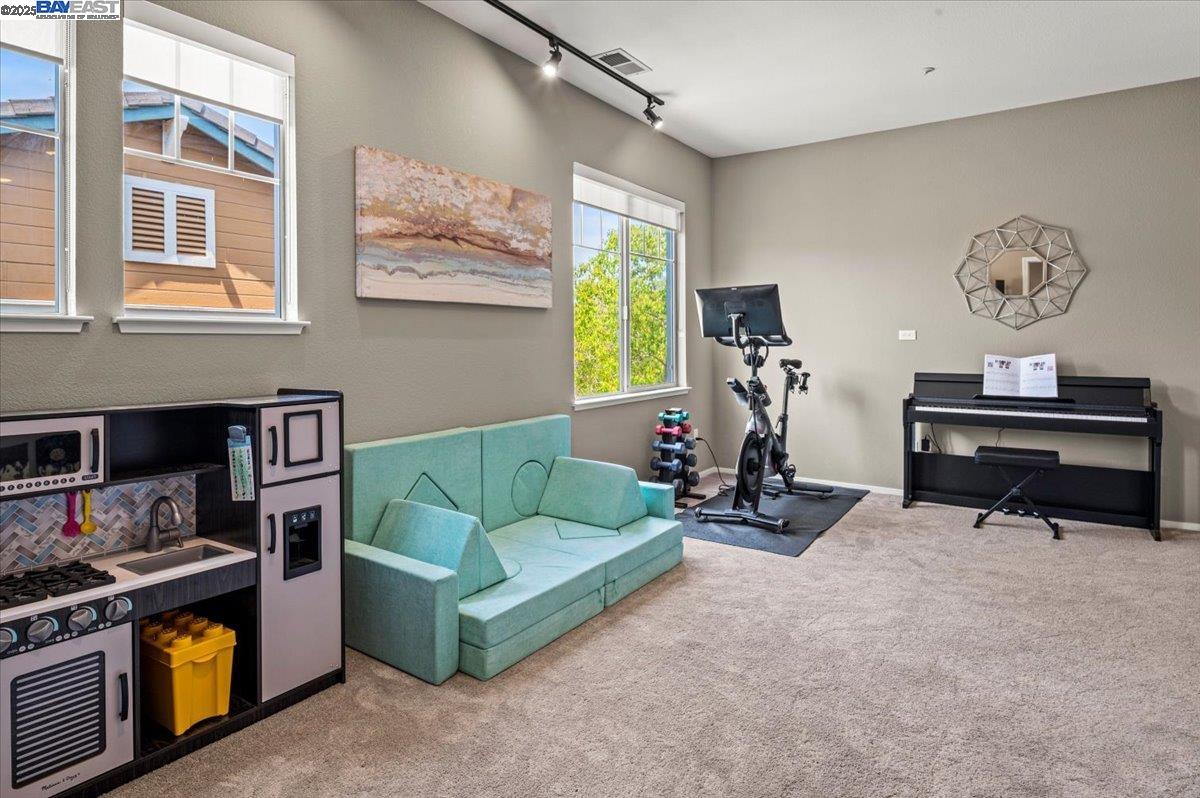 Detail Gallery Image 27 of 53 For 23110 Canyon Terrace Dr, Castro Valley,  CA 94552 - 3 Beds | 2/1 Baths