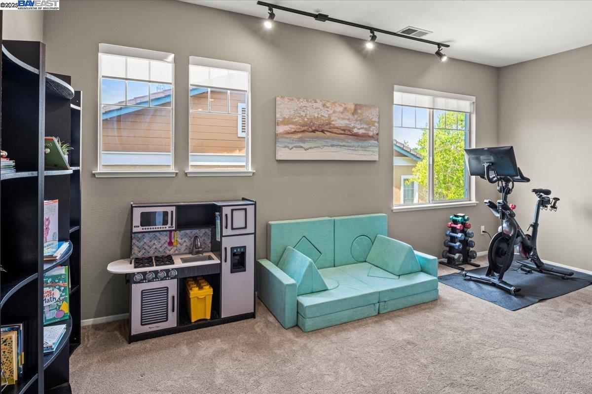 Detail Gallery Image 28 of 53 For 23110 Canyon Terrace Dr, Castro Valley,  CA 94552 - 3 Beds | 2/1 Baths