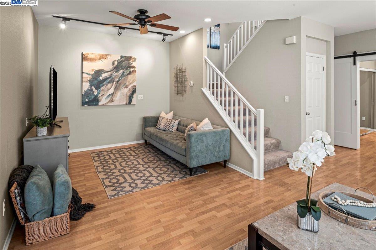 Detail Gallery Image 7 of 53 For 23110 Canyon Terrace Dr, Castro Valley,  CA 94552 - 3 Beds | 2/1 Baths
