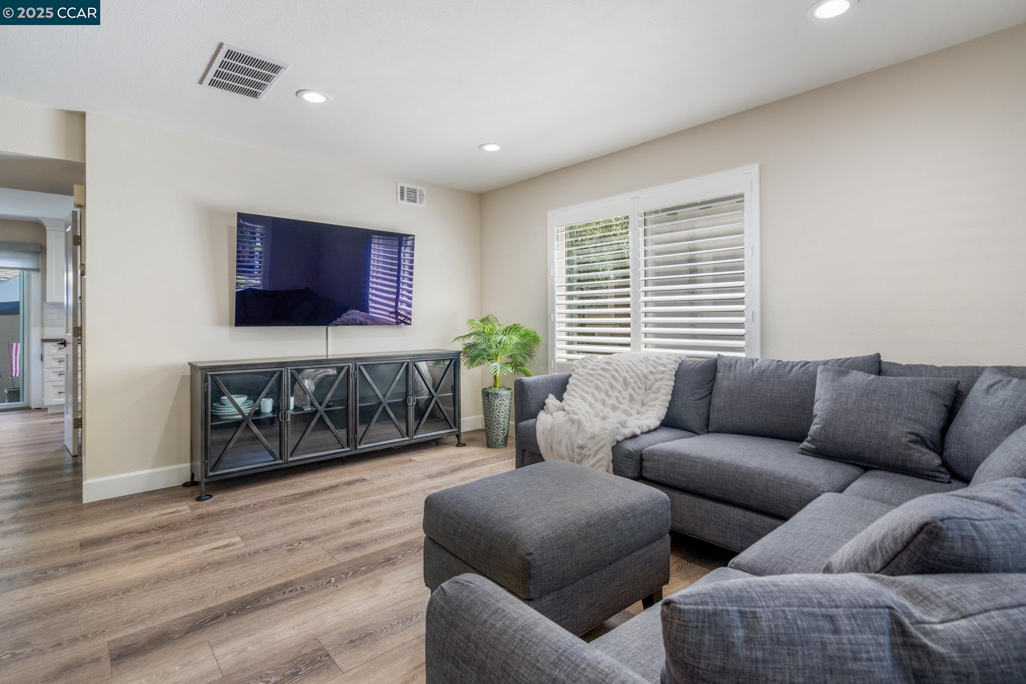 Photo #6: 41101856 Listing 