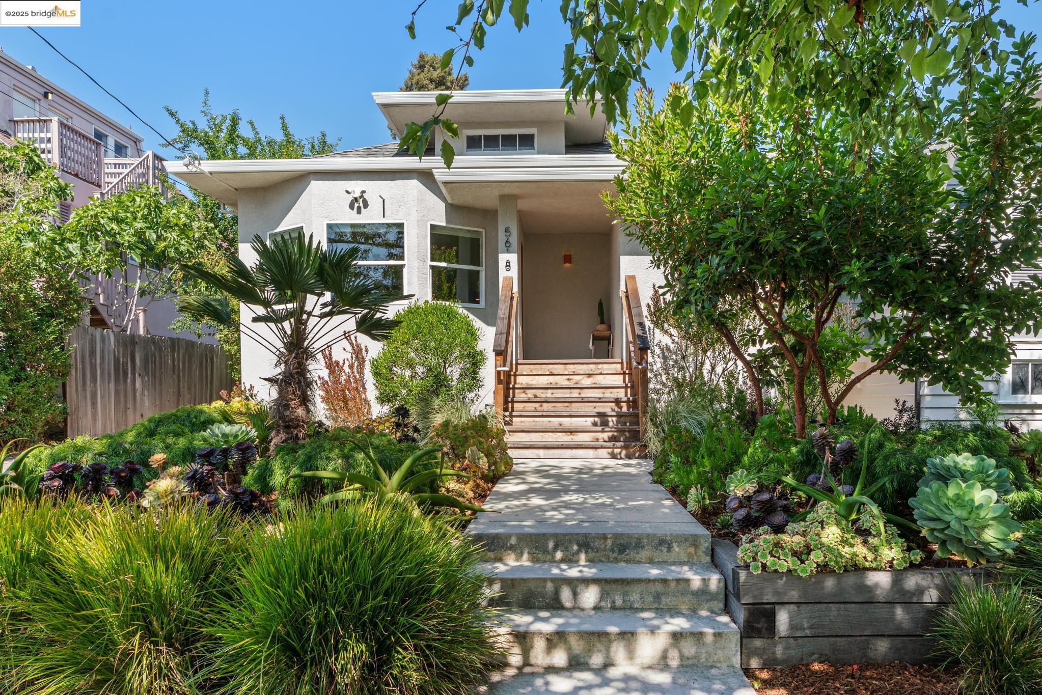 Detail Gallery Image 1 of 1 For 5618 Dover St, Oakland,  CA 94609 - 3 Beds | 2 Baths