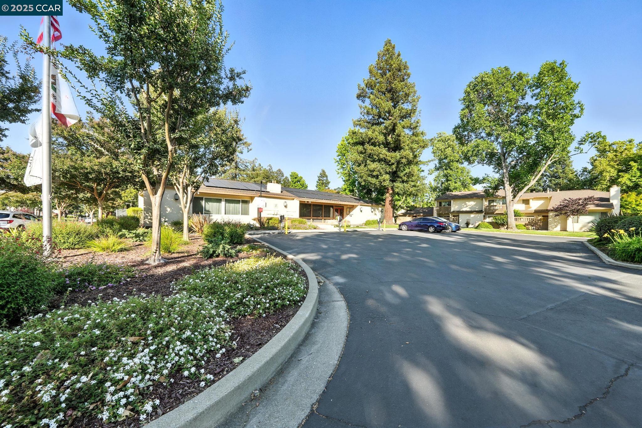 Detail Gallery Image 25 of 27 For 1861 Olmo Way, Walnut Creek,  CA 94598 - 2 Beds | 1/1 Baths