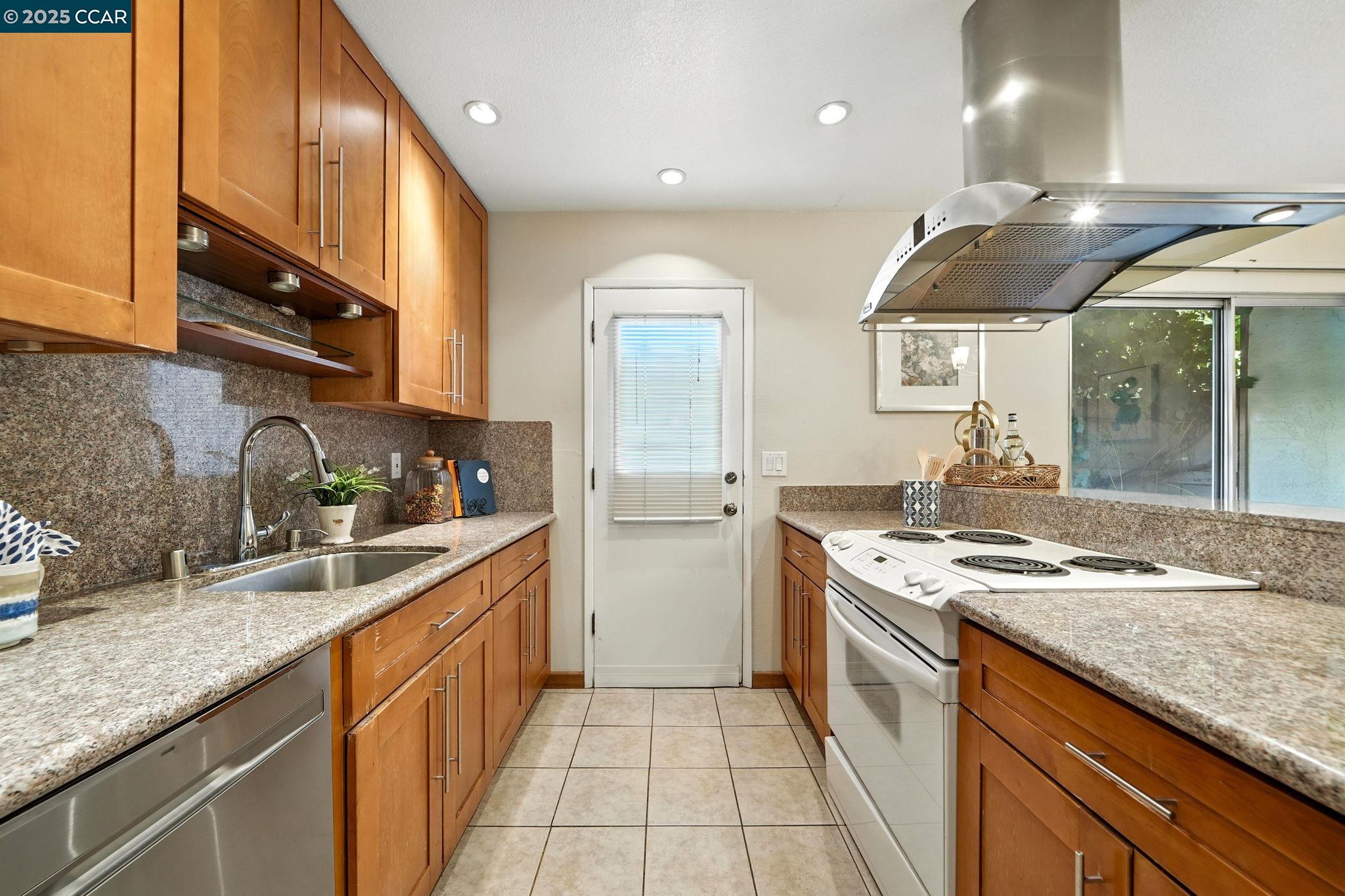 Detail Gallery Image 10 of 27 For 1861 Olmo Way, Walnut Creek,  CA 94598 - 2 Beds | 1/1 Baths