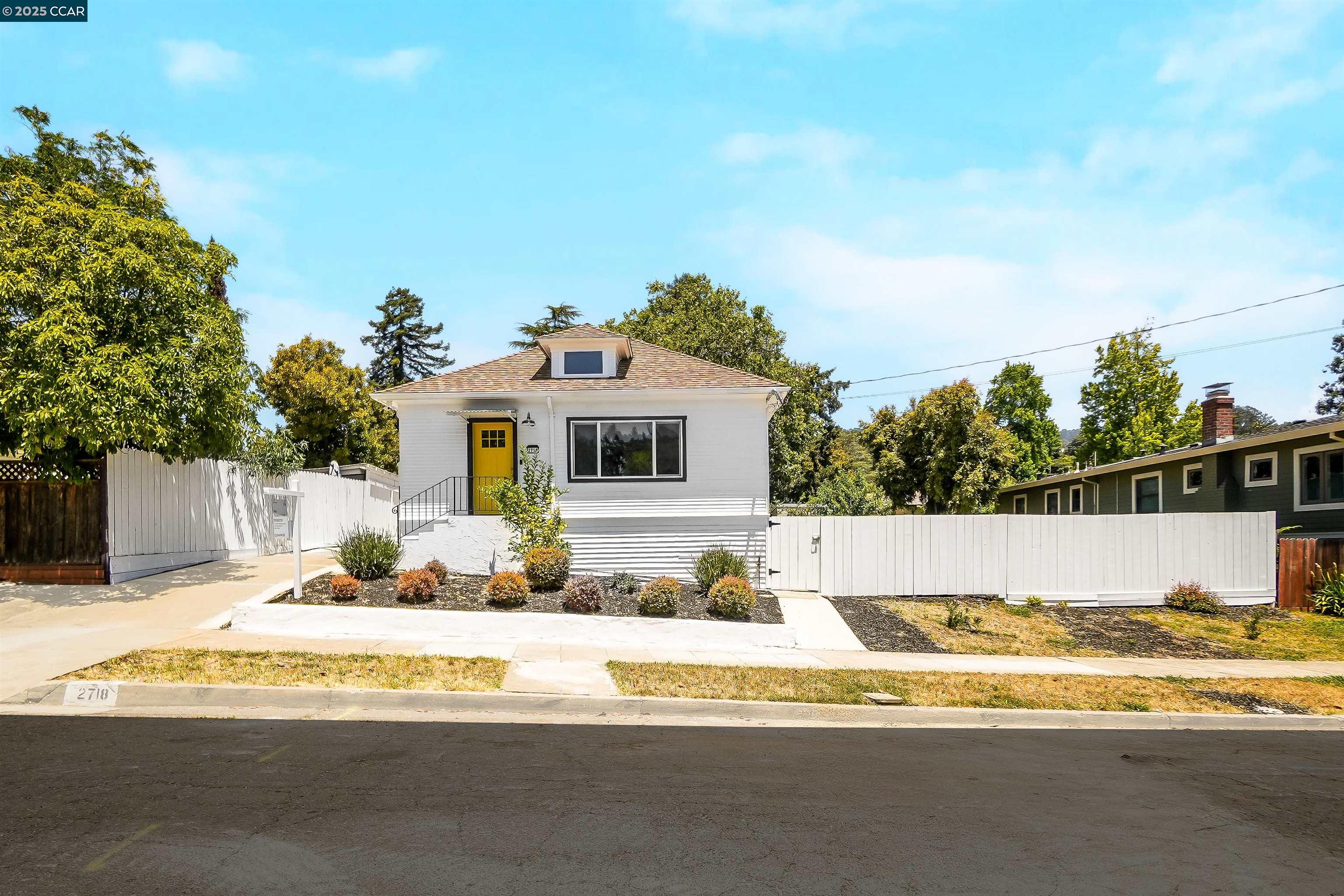 Detail Gallery Image 1 of 59 For 2718 Carmel St, Oakland,  CA 94602 - 3 Beds | 1/1 Baths
