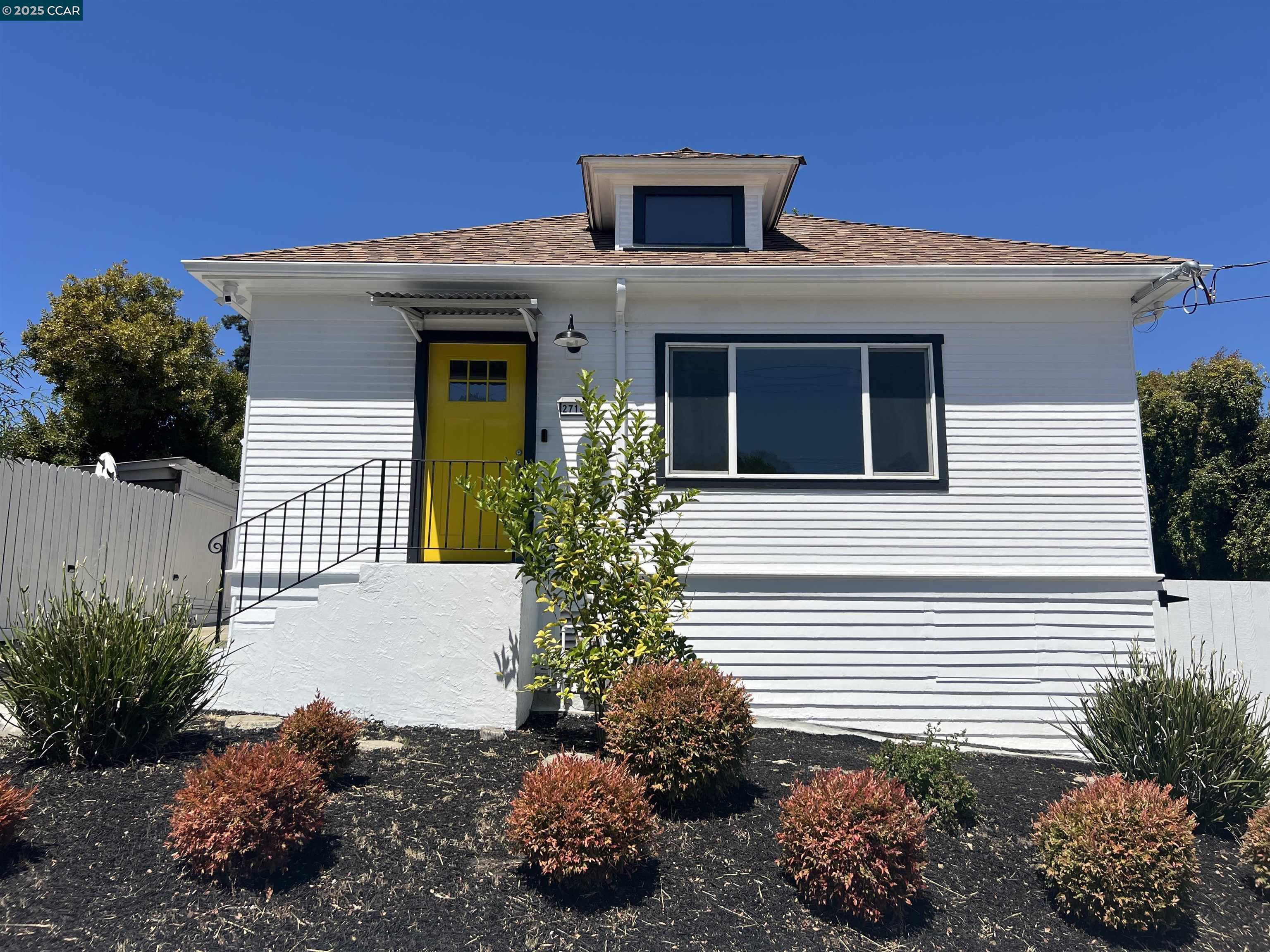 Detail Gallery Image 2 of 59 For 2718 Carmel St, Oakland,  CA 94602 - 3 Beds | 1/1 Baths