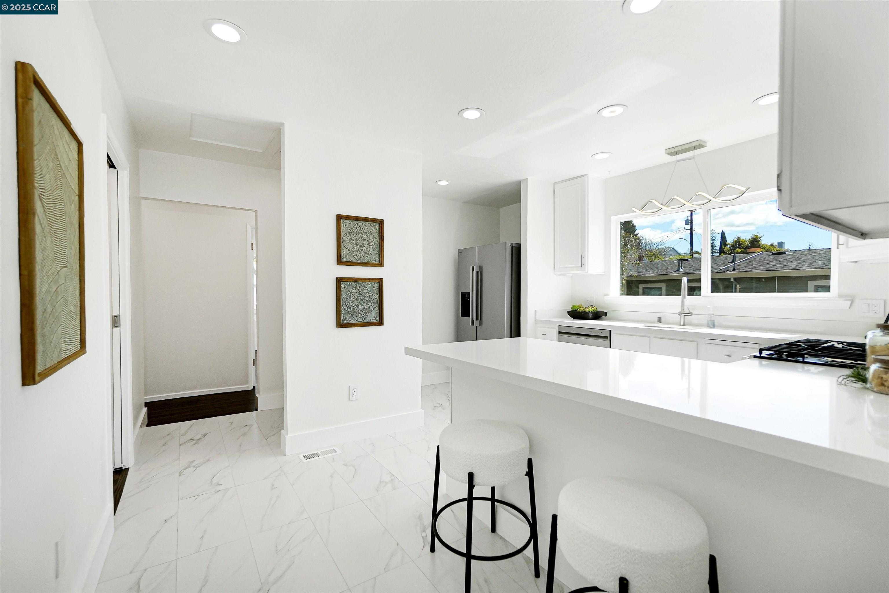Detail Gallery Image 17 of 59 For 2718 Carmel St, Oakland,  CA 94602 - 3 Beds | 1/1 Baths