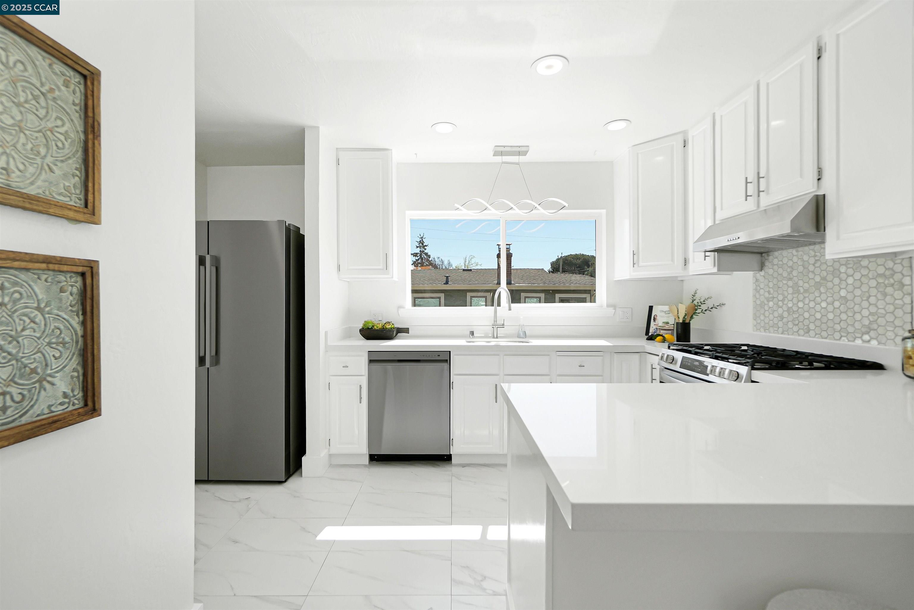 Detail Gallery Image 19 of 59 For 2718 Carmel St, Oakland,  CA 94602 - 3 Beds | 1/1 Baths