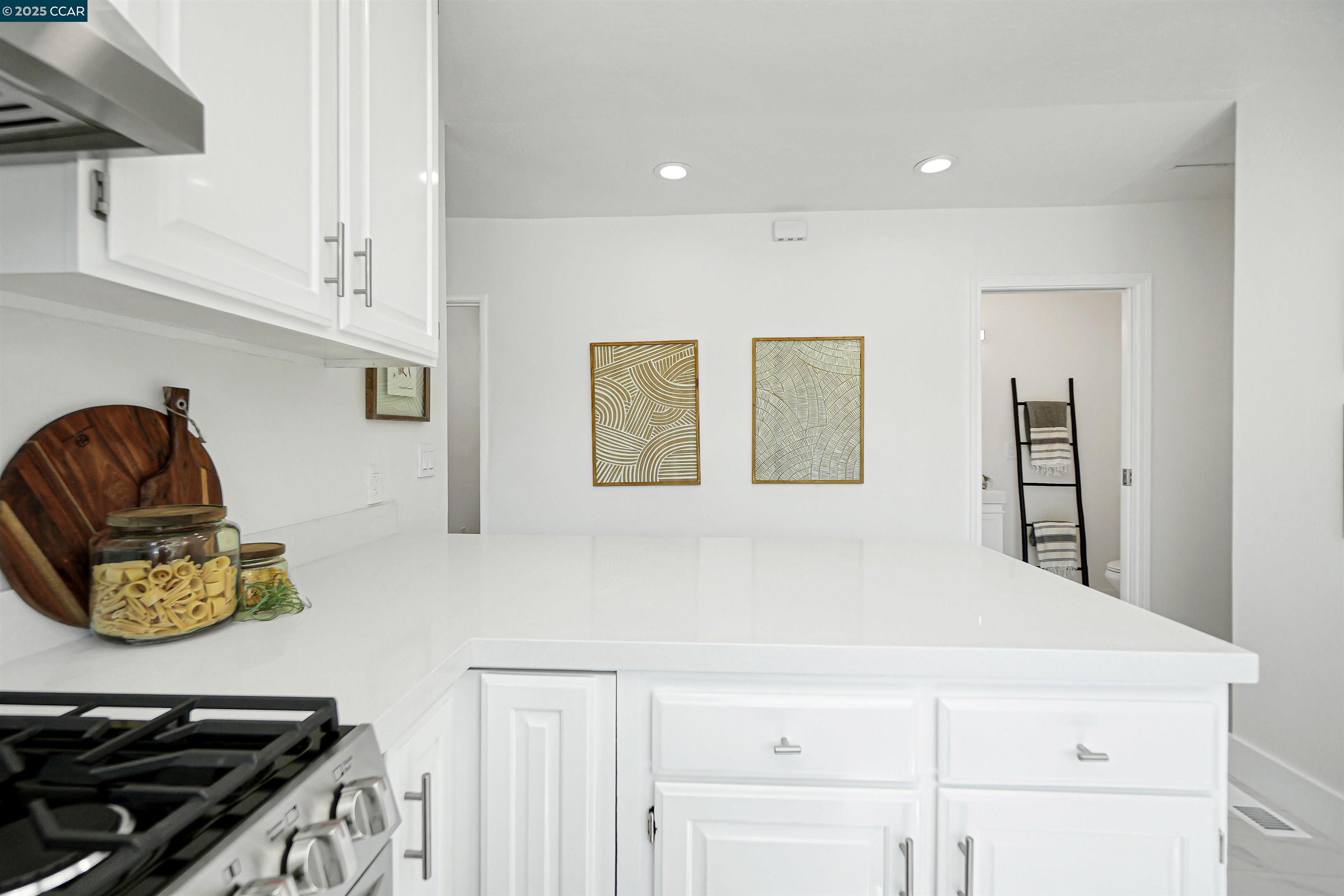 Detail Gallery Image 21 of 59 For 2718 Carmel St, Oakland,  CA 94602 - 3 Beds | 1/1 Baths