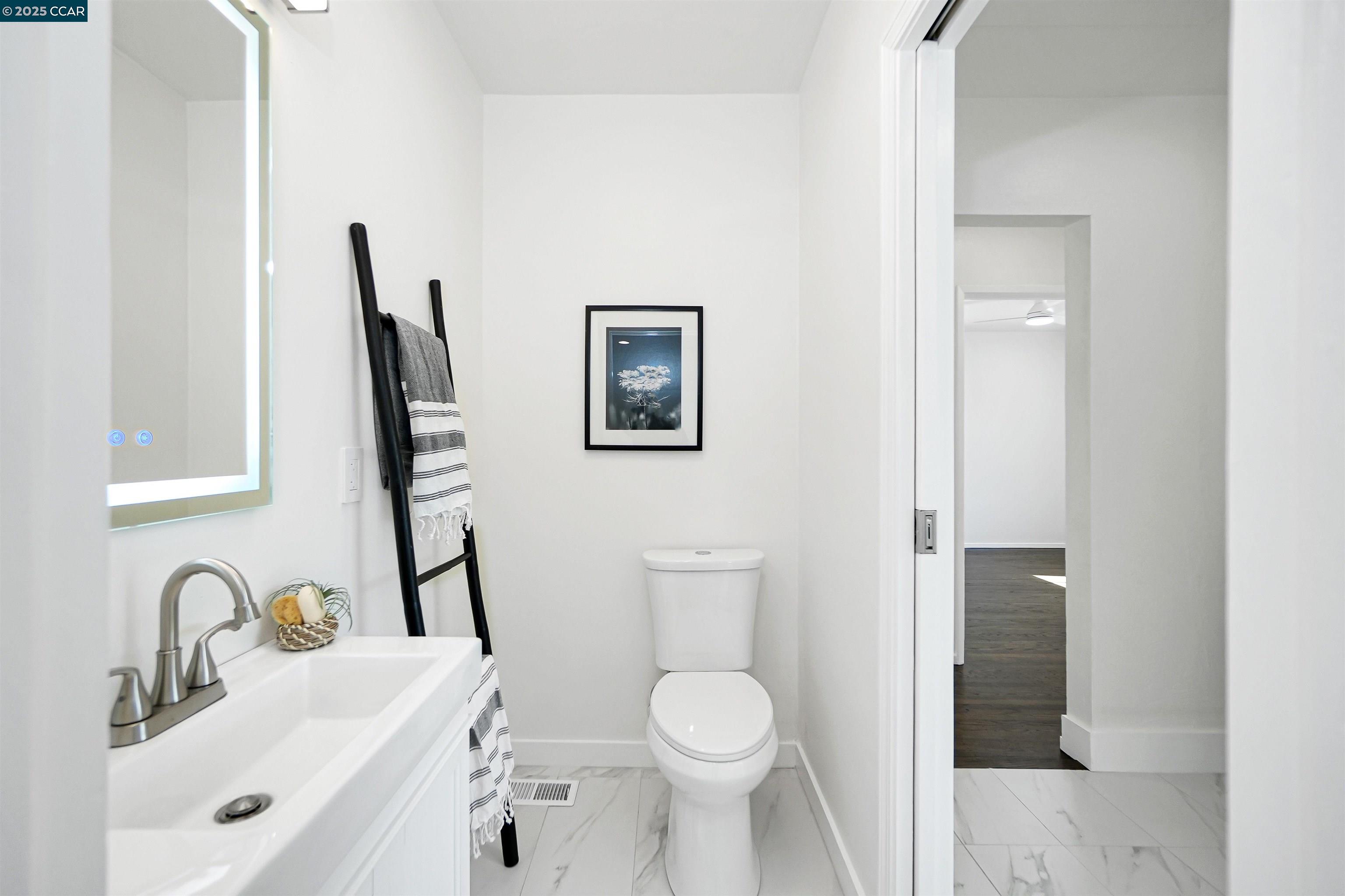 Detail Gallery Image 24 of 59 For 2718 Carmel St, Oakland,  CA 94602 - 3 Beds | 1/1 Baths