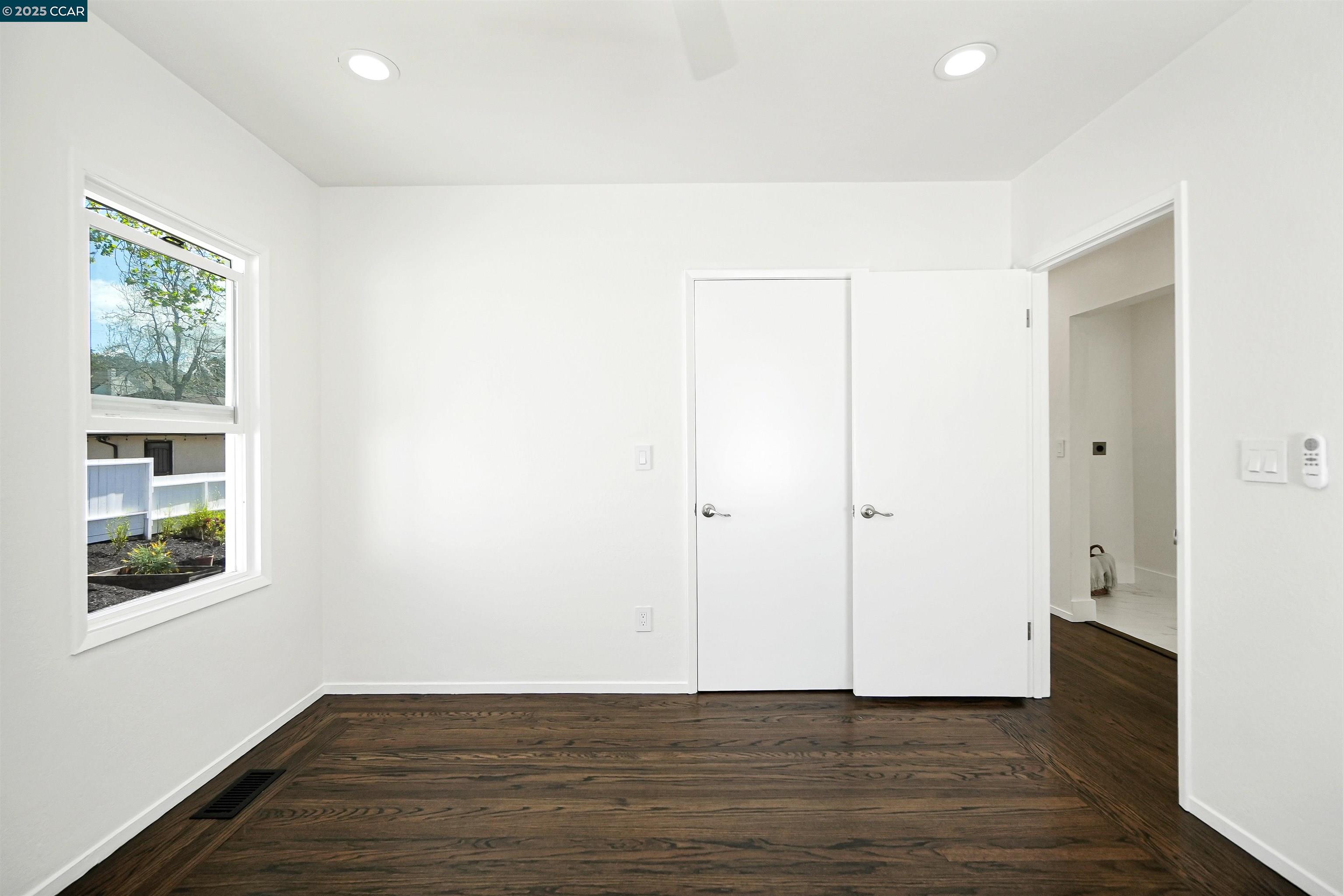 Detail Gallery Image 28 of 59 For 2718 Carmel St, Oakland,  CA 94602 - 3 Beds | 1/1 Baths