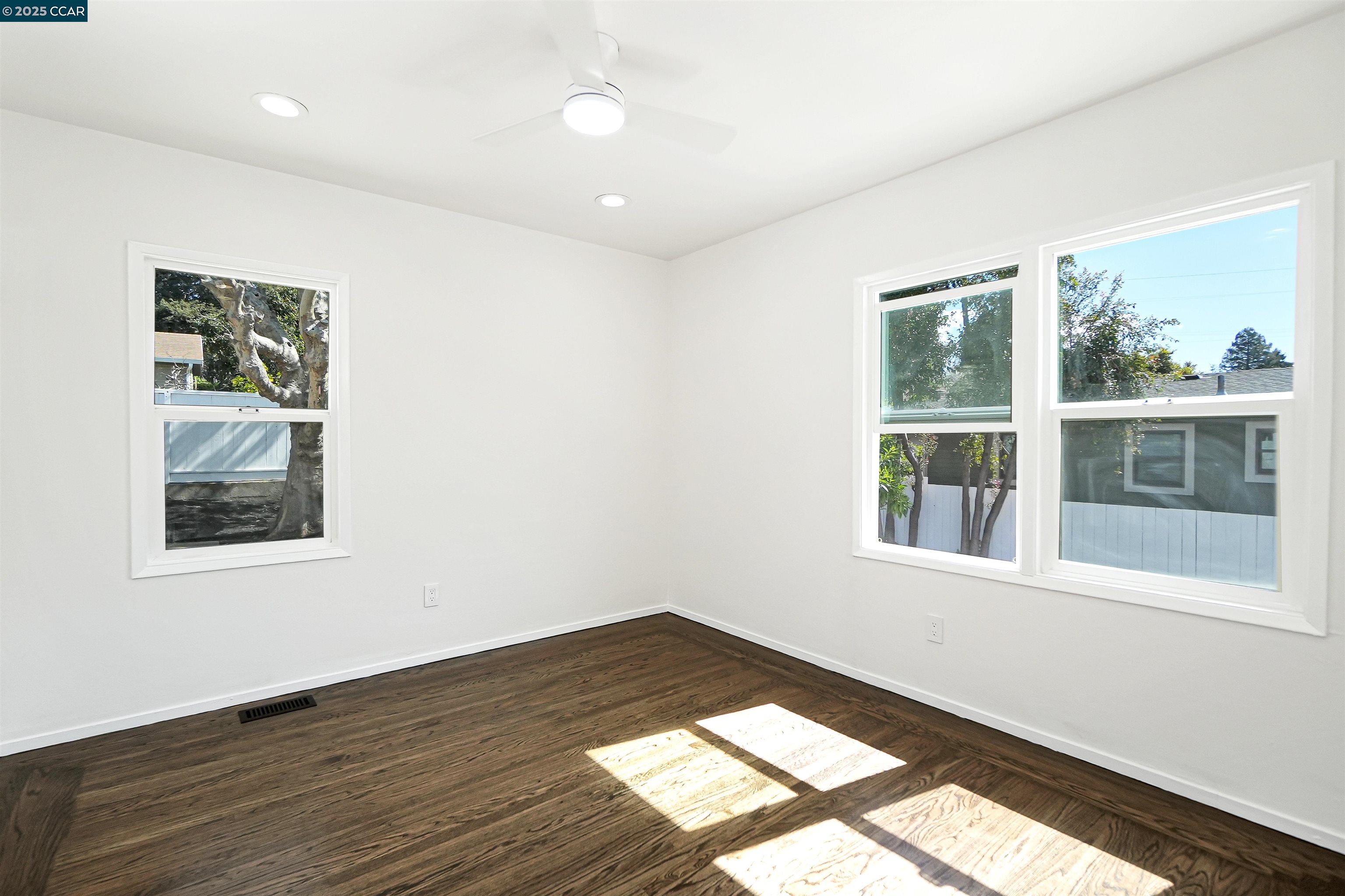 Detail Gallery Image 29 of 59 For 2718 Carmel St, Oakland,  CA 94602 - 3 Beds | 1/1 Baths