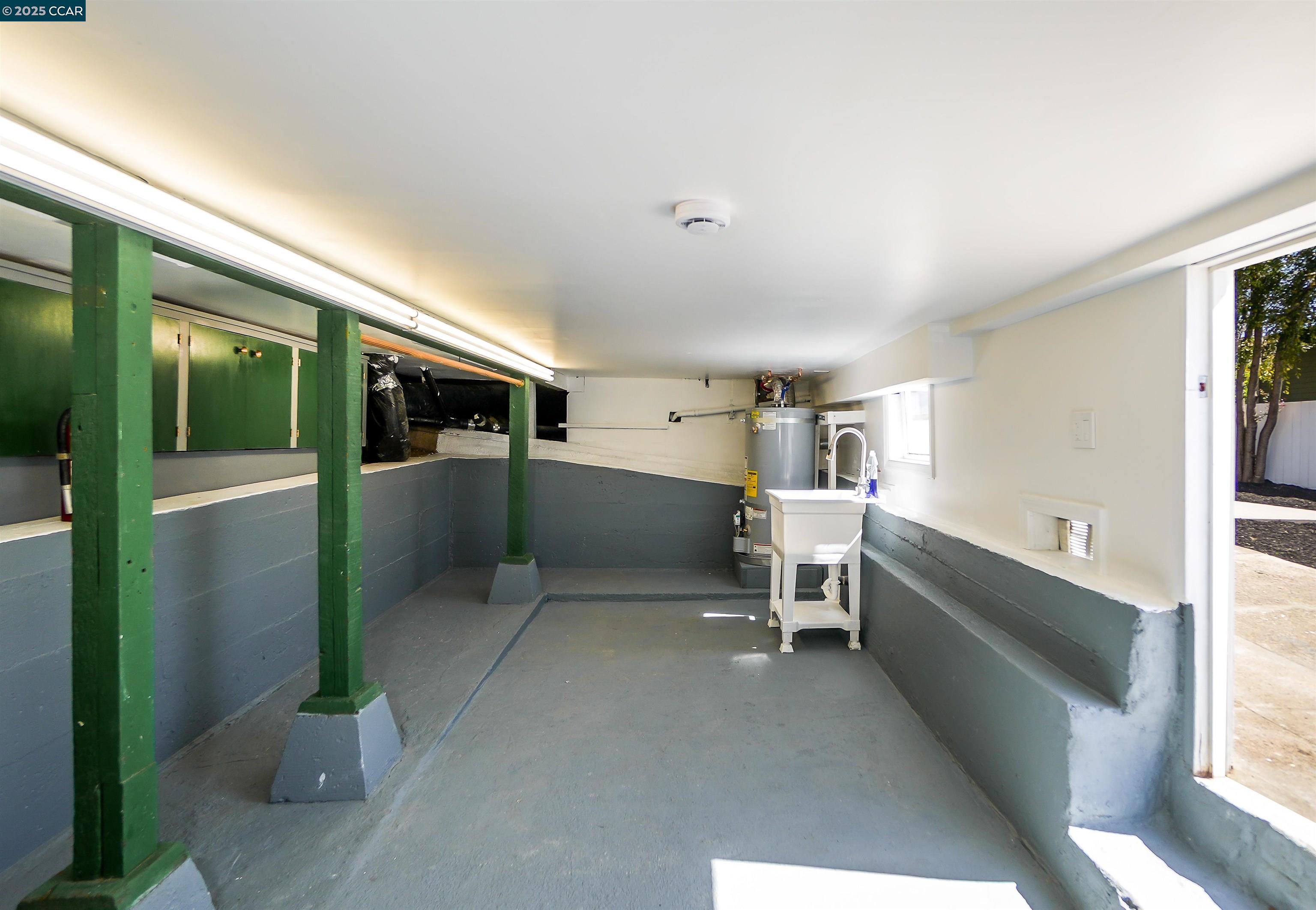 Detail Gallery Image 33 of 59 For 2718 Carmel St, Oakland,  CA 94602 - 3 Beds | 1/1 Baths