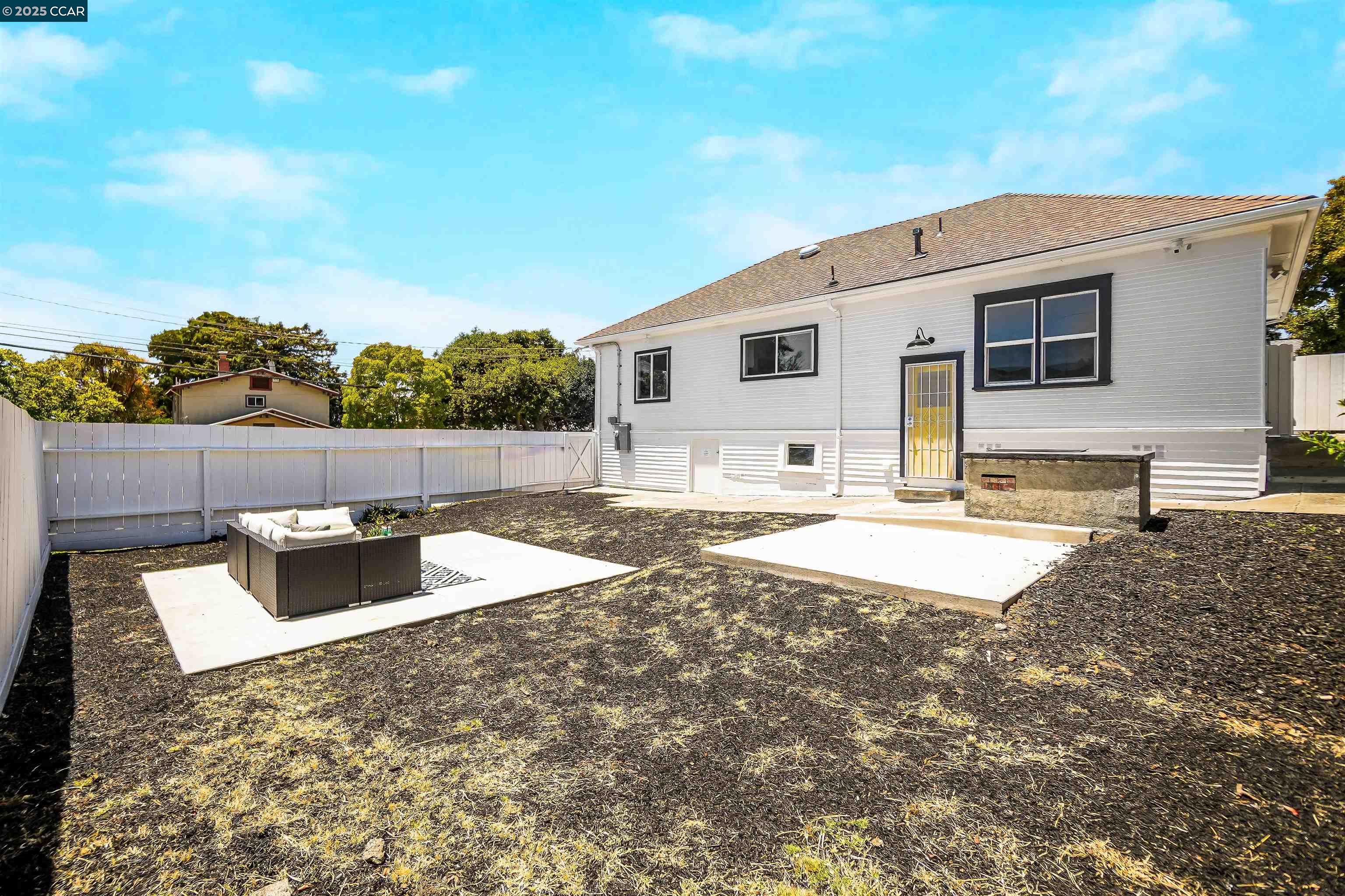 Detail Gallery Image 36 of 59 For 2718 Carmel St, Oakland,  CA 94602 - 3 Beds | 1/1 Baths