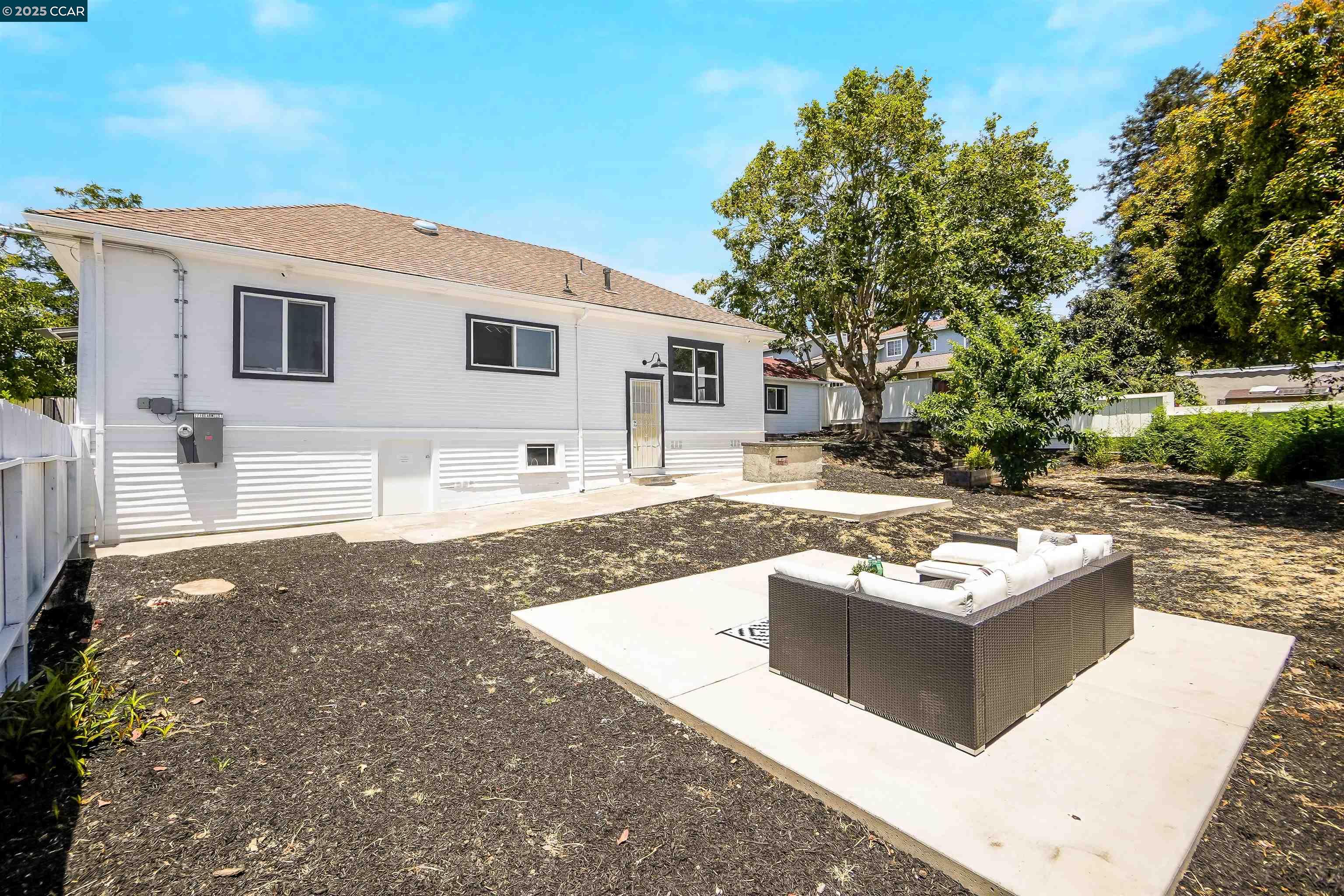 Detail Gallery Image 37 of 59 For 2718 Carmel St, Oakland,  CA 94602 - 3 Beds | 1/1 Baths