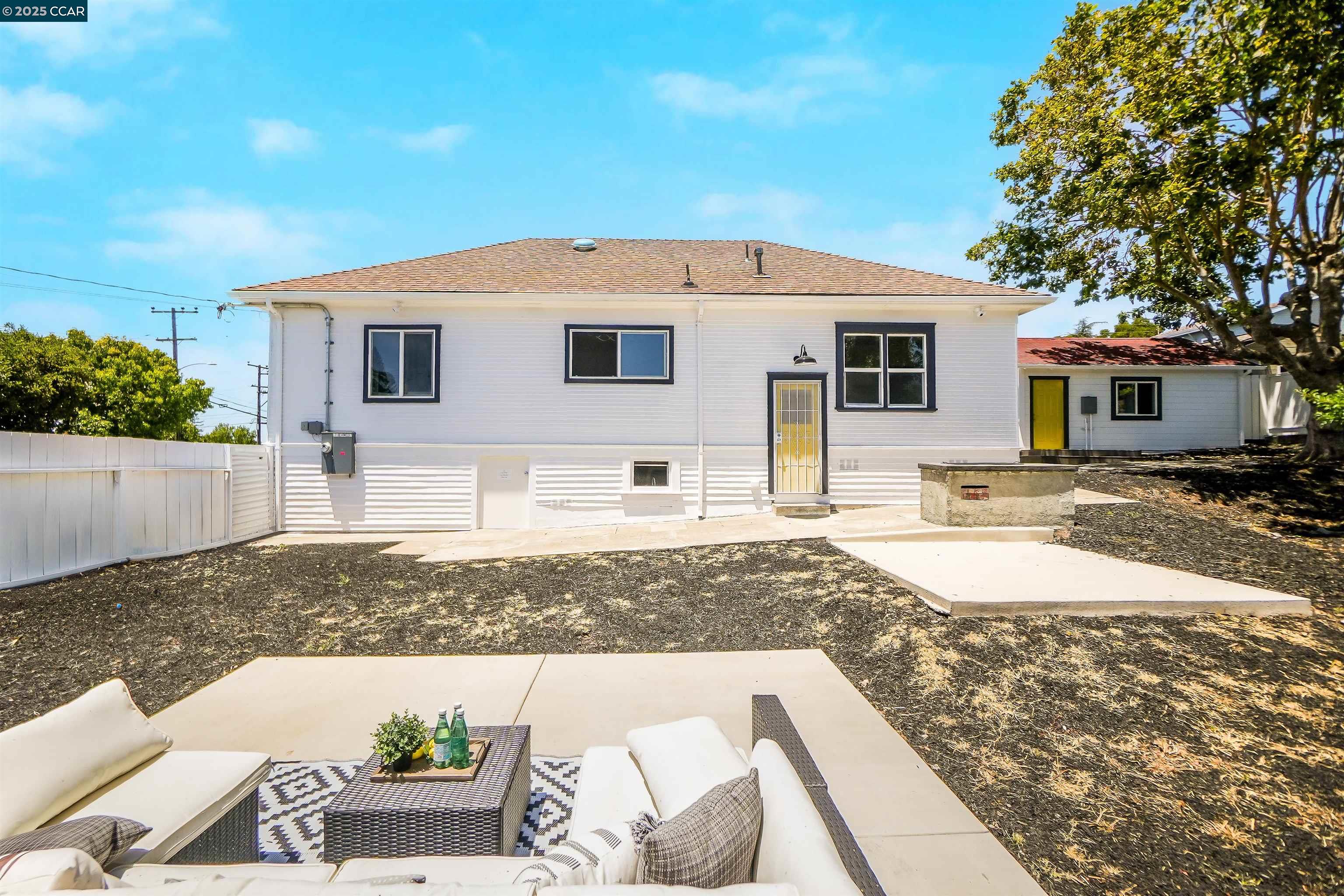 Detail Gallery Image 38 of 59 For 2718 Carmel St, Oakland,  CA 94602 - 3 Beds | 1/1 Baths