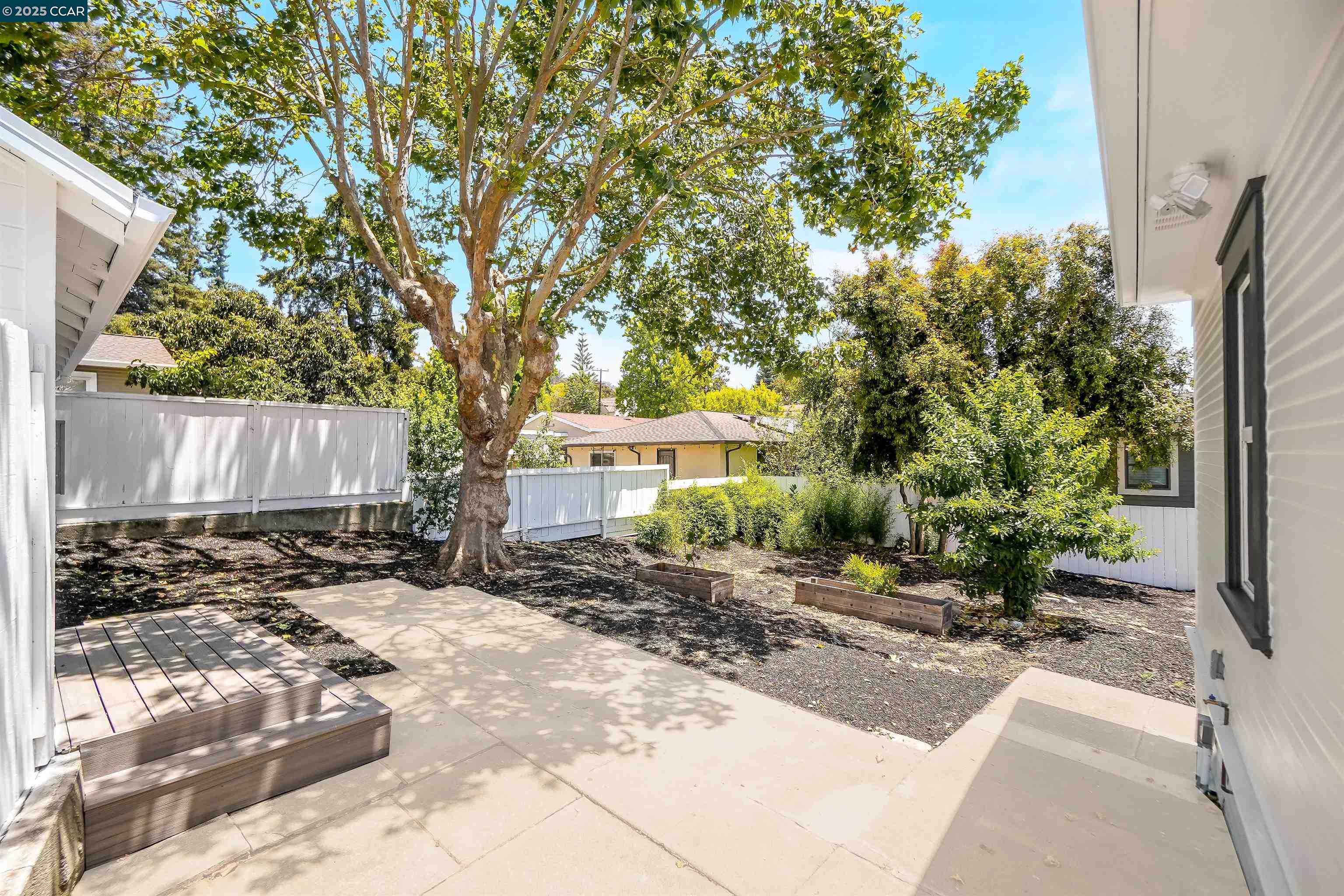 Detail Gallery Image 39 of 59 For 2718 Carmel St, Oakland,  CA 94602 - 3 Beds | 1/1 Baths