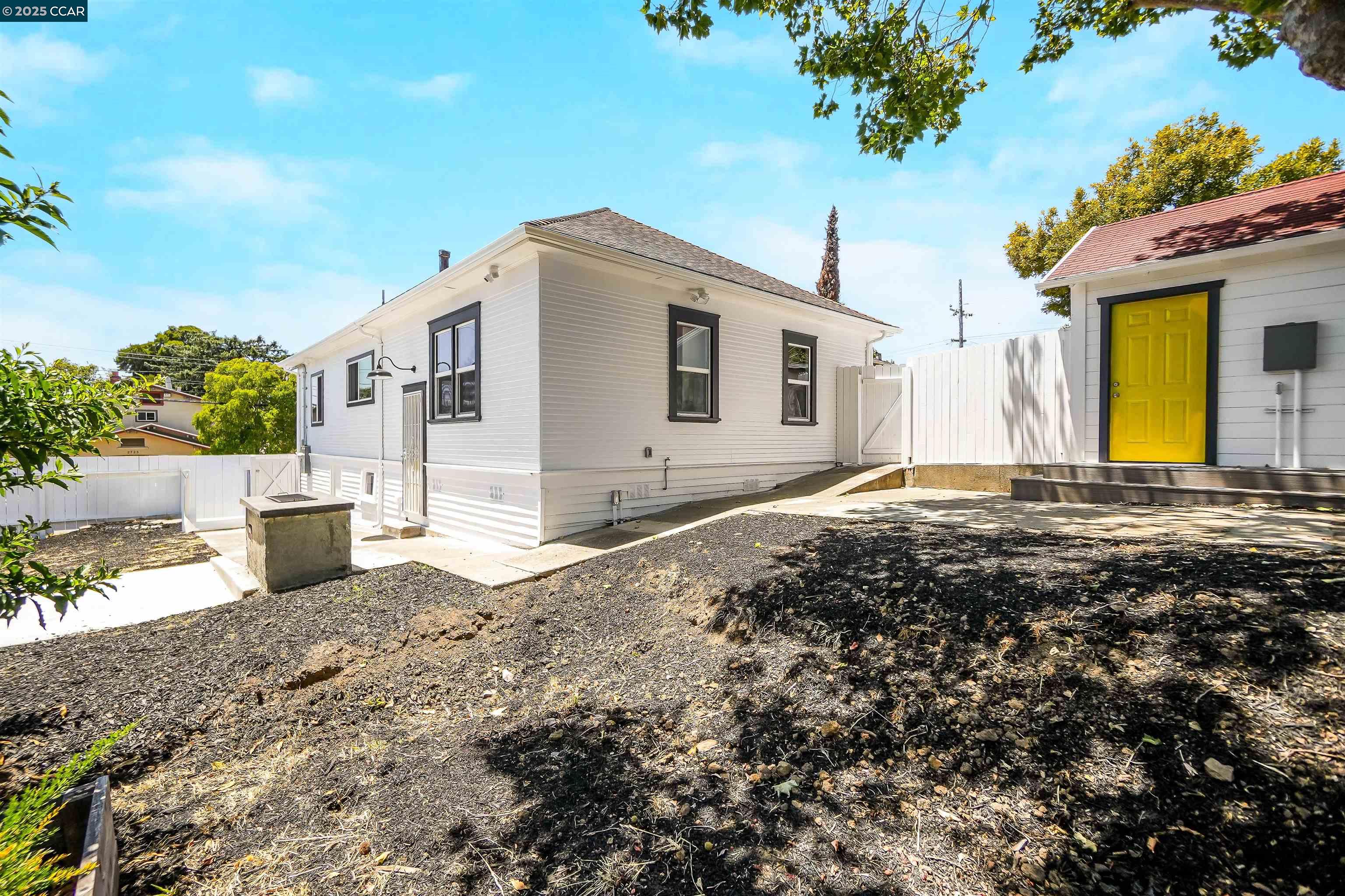 Detail Gallery Image 41 of 59 For 2718 Carmel St, Oakland,  CA 94602 - 3 Beds | 1/1 Baths