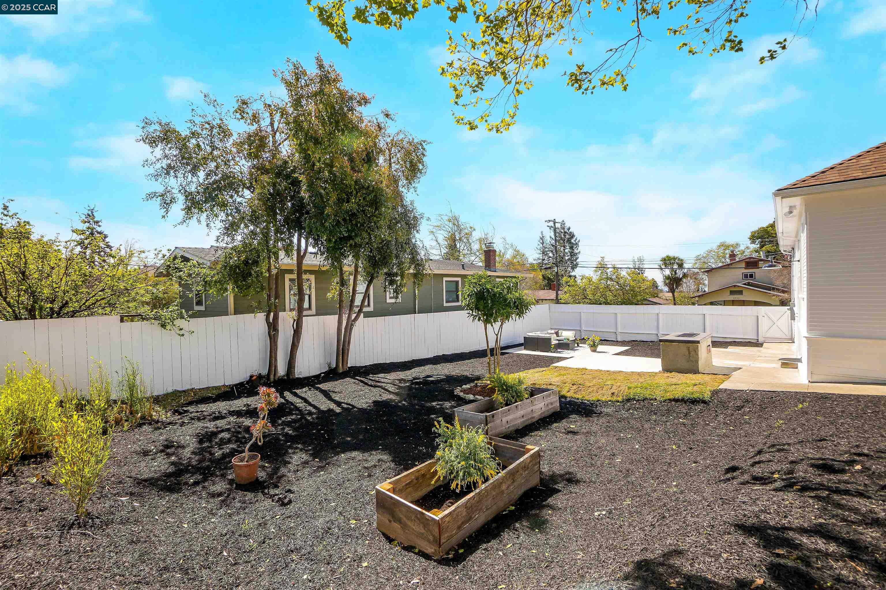 Detail Gallery Image 42 of 59 For 2718 Carmel St, Oakland,  CA 94602 - 3 Beds | 1/1 Baths